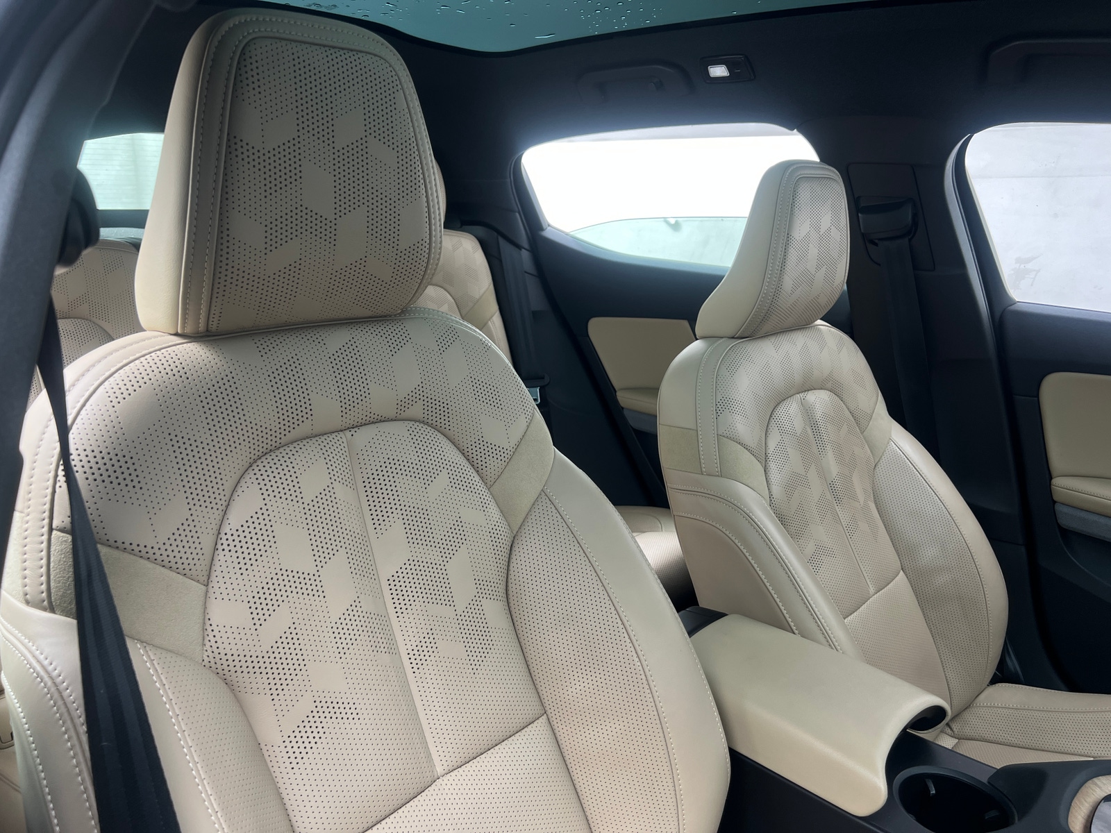 Thumbnail: 2022 Polestar 2 - 2