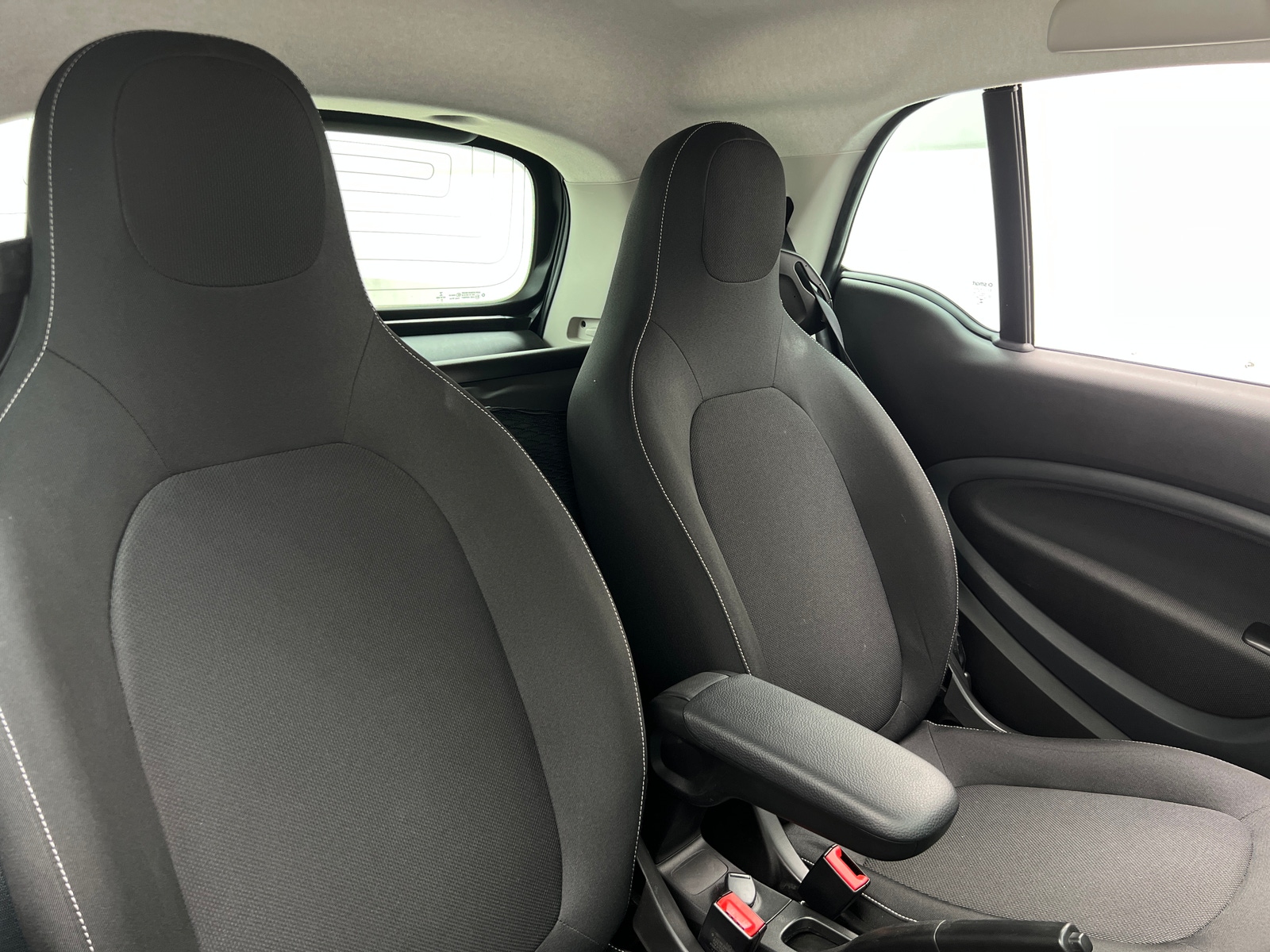 Thumbnail: 2018 smart fortwo - 2