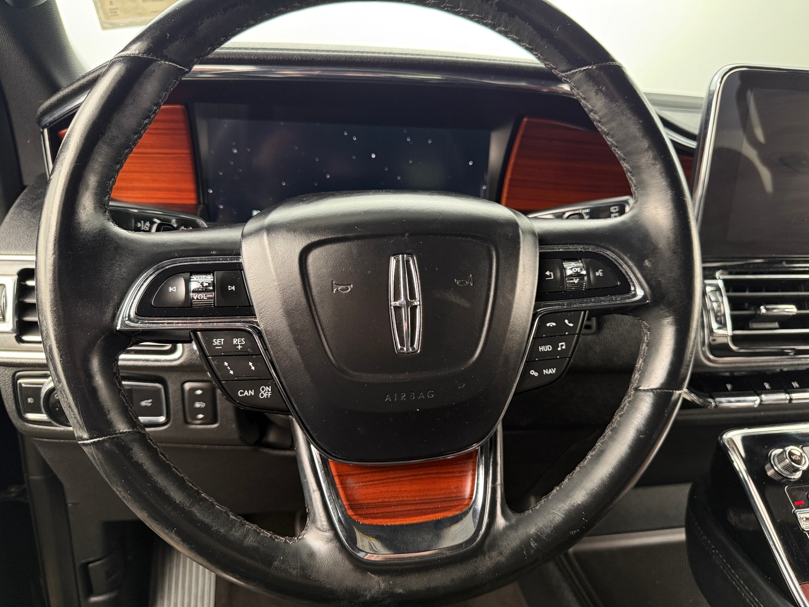 Thumbnail: 2021 Lincoln Navigator - 4