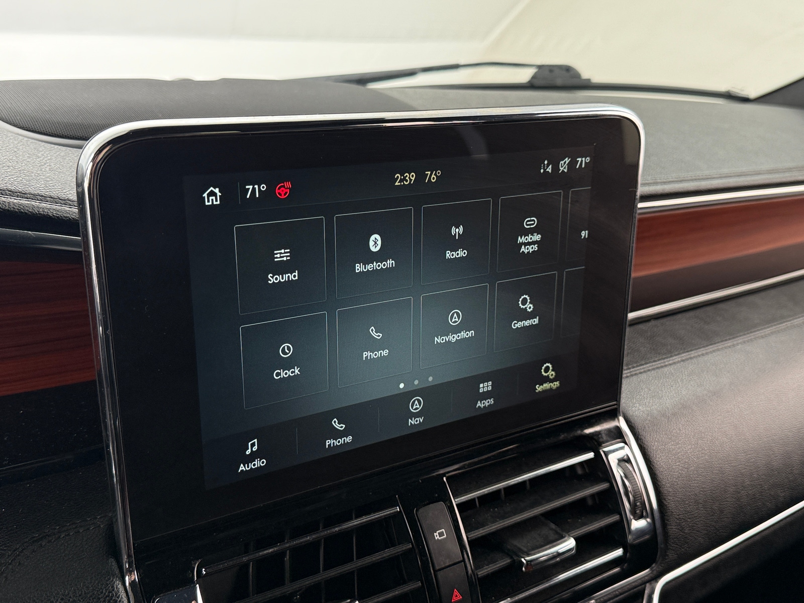 Thumbnail: 2021 Lincoln Navigator - 3