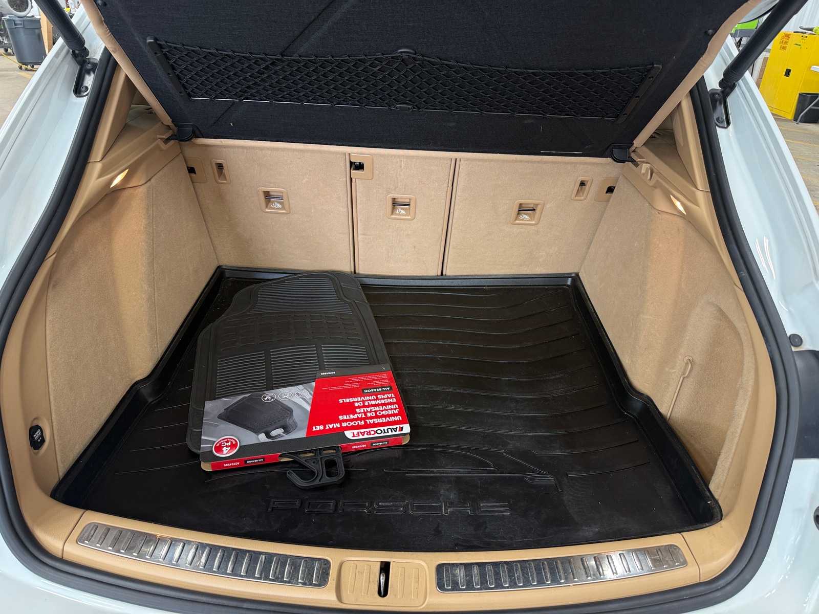 Thumbnail: 2015 Porsche Macan - 6