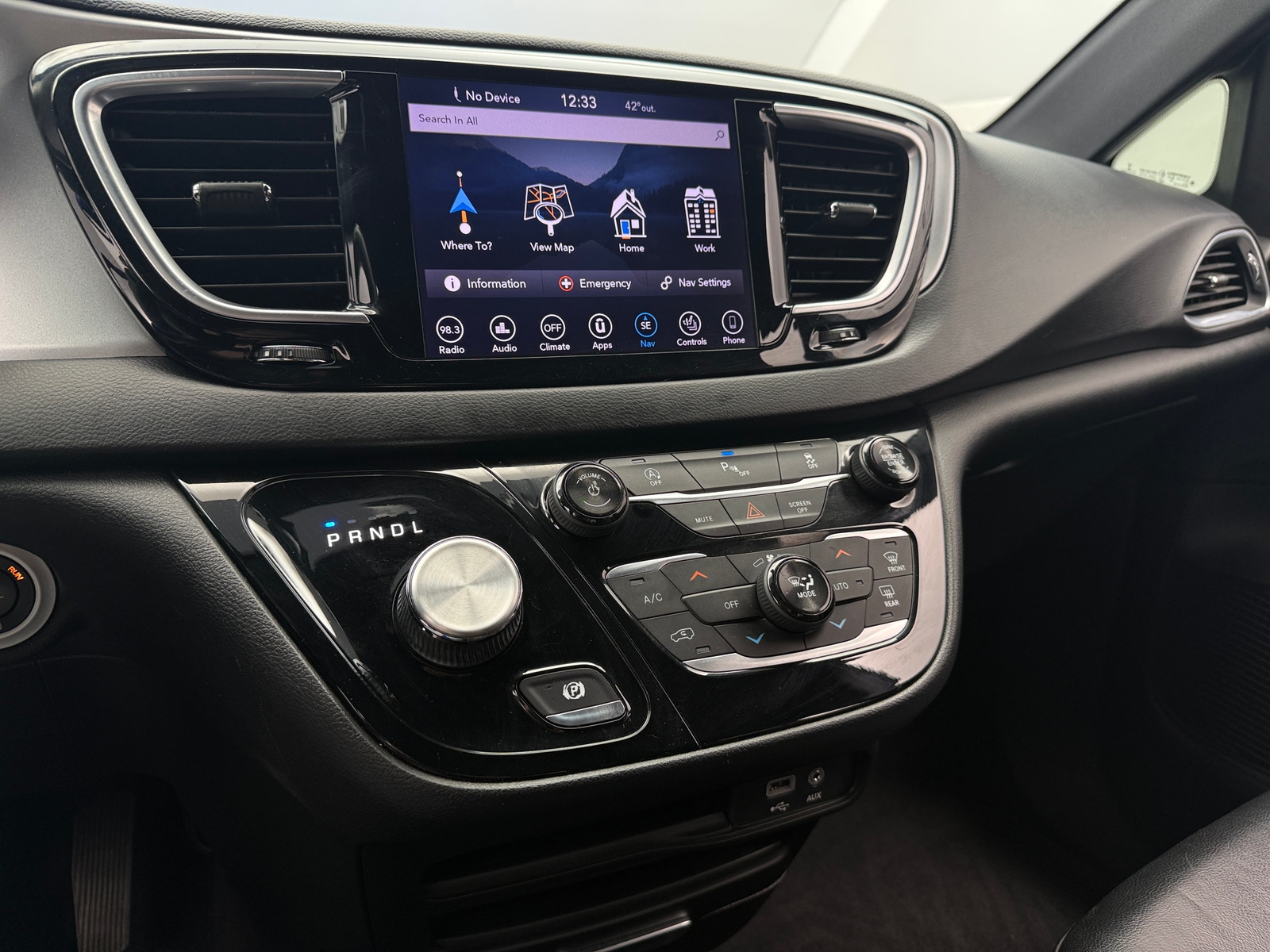 Thumbnail: 2018 Chrysler Pacifica - 3