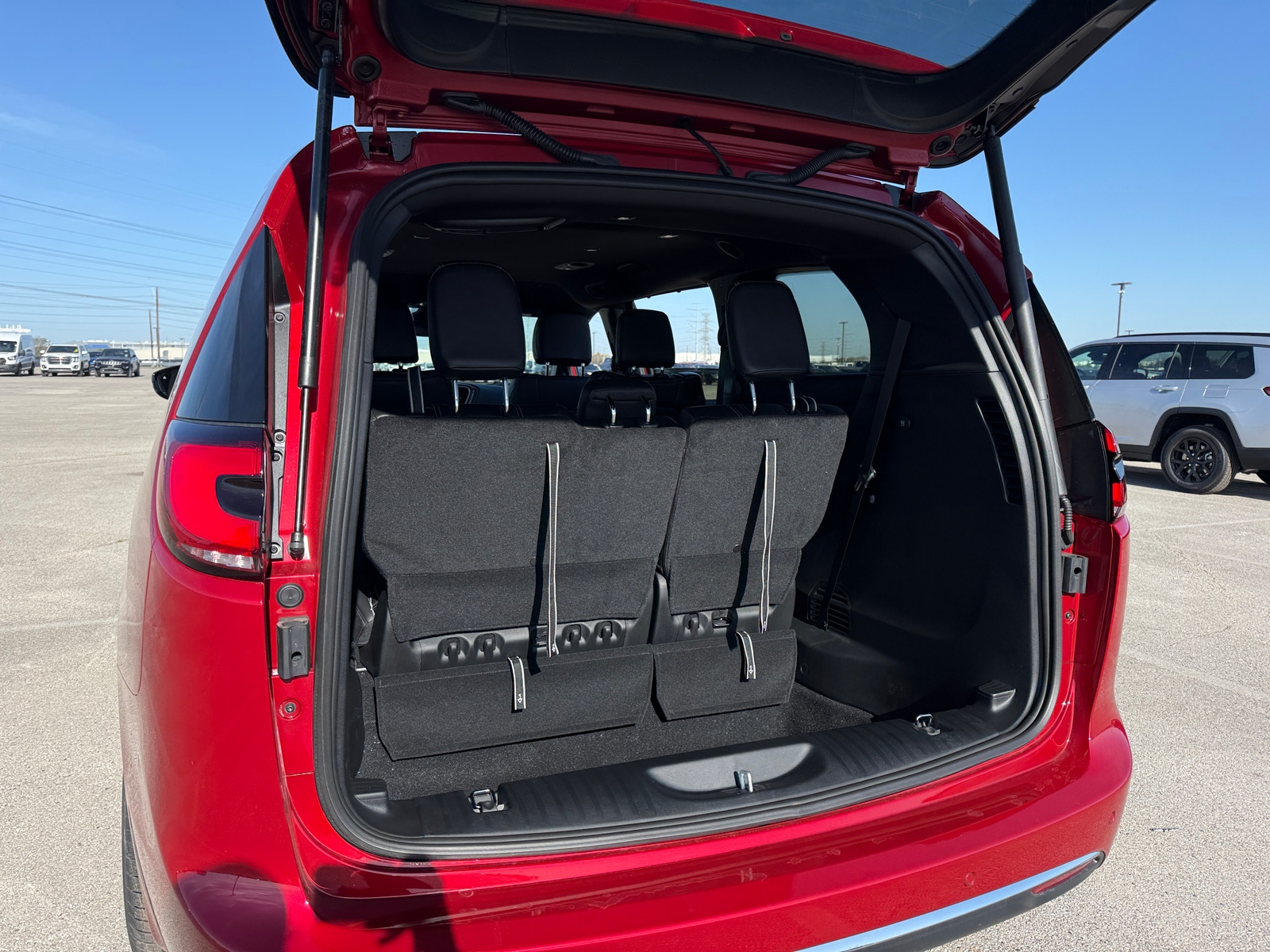 Thumbnail: 2026 Chrysler Pacifica - 6