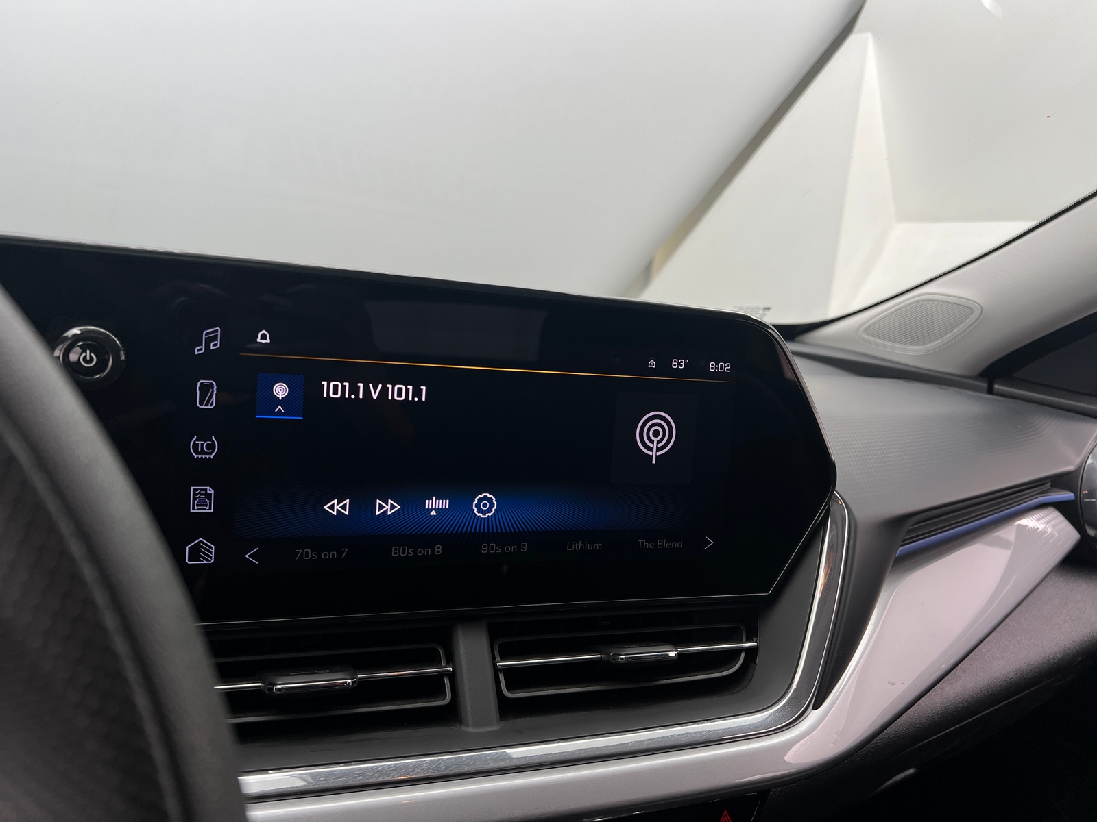 Thumbnail: 2025 Chevrolet Trax - 4