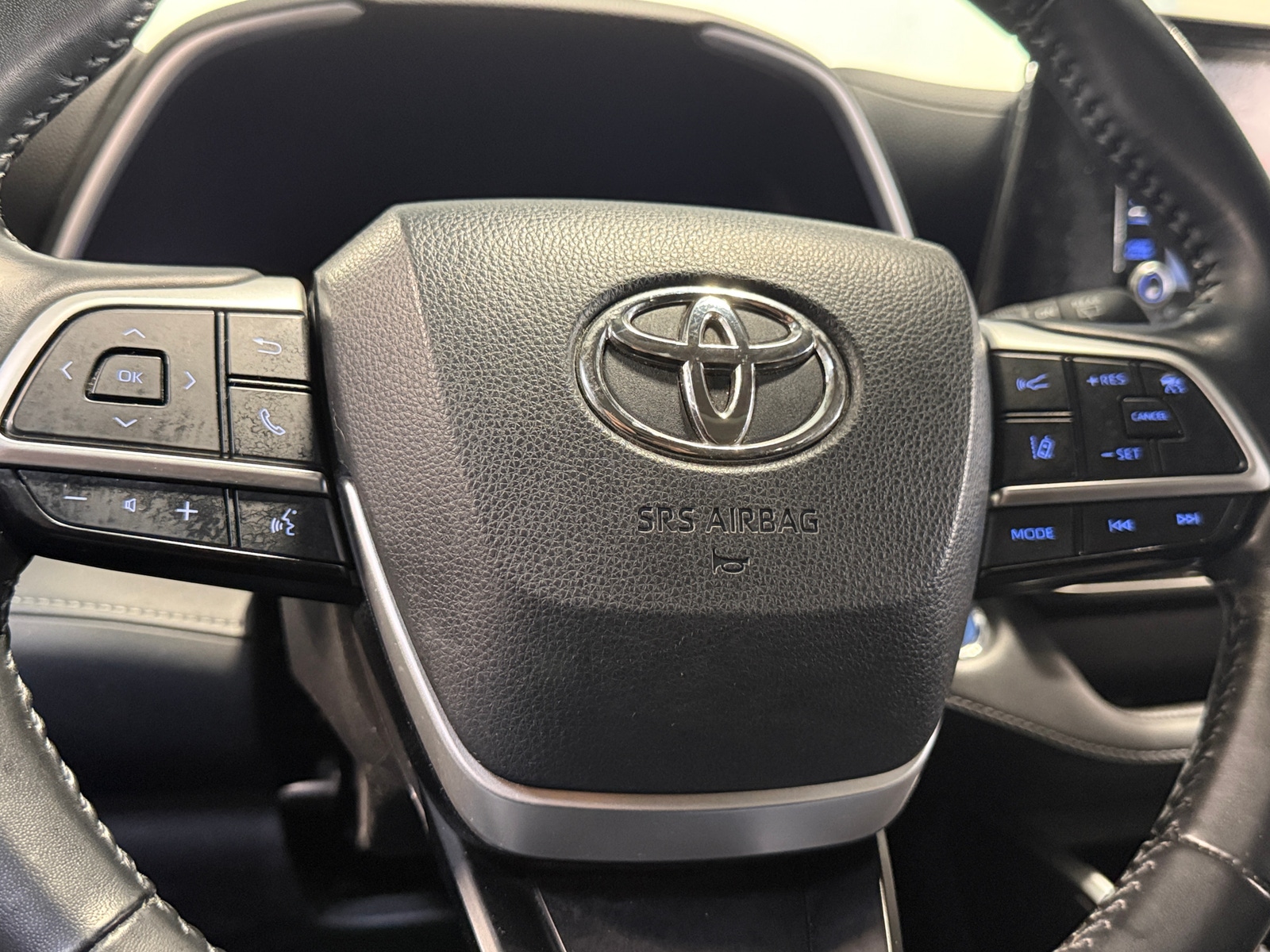 Thumbnail: 2022 Toyota Highlander - 4