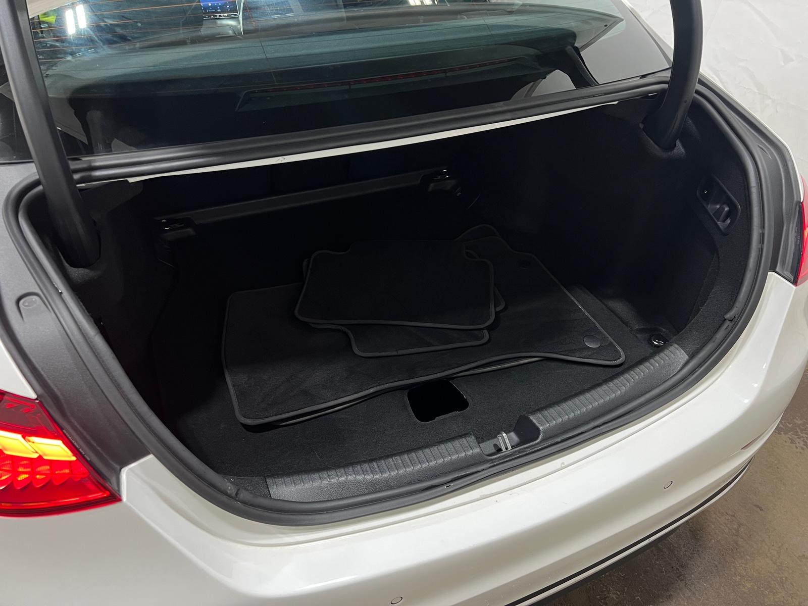 Thumbnail: 2024 Mercedes-Benz C-Class - 6