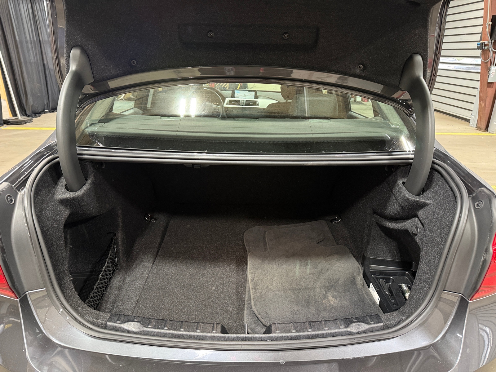 Thumbnail: 2018 BMW 3 Series - 6