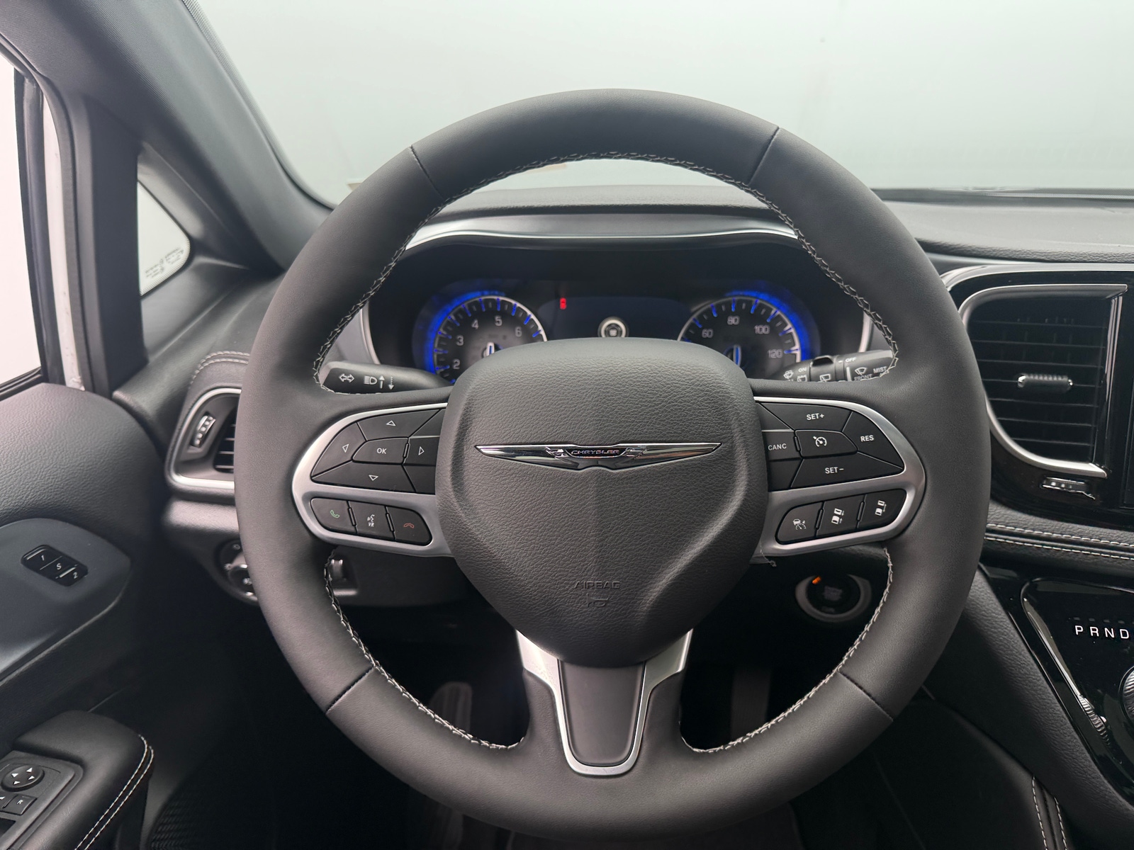Thumbnail: 2026 Chrysler Pacifica - 4