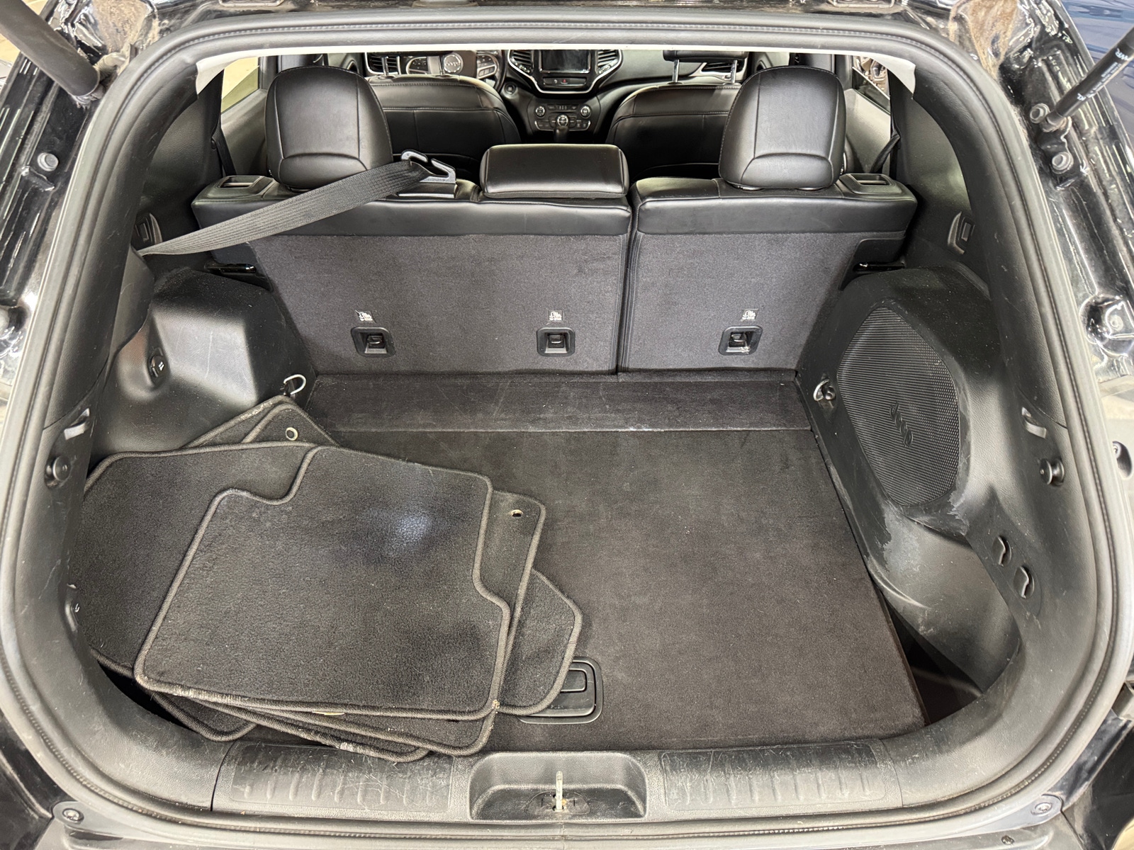 Thumbnail: 2020 Jeep Cherokee - 6