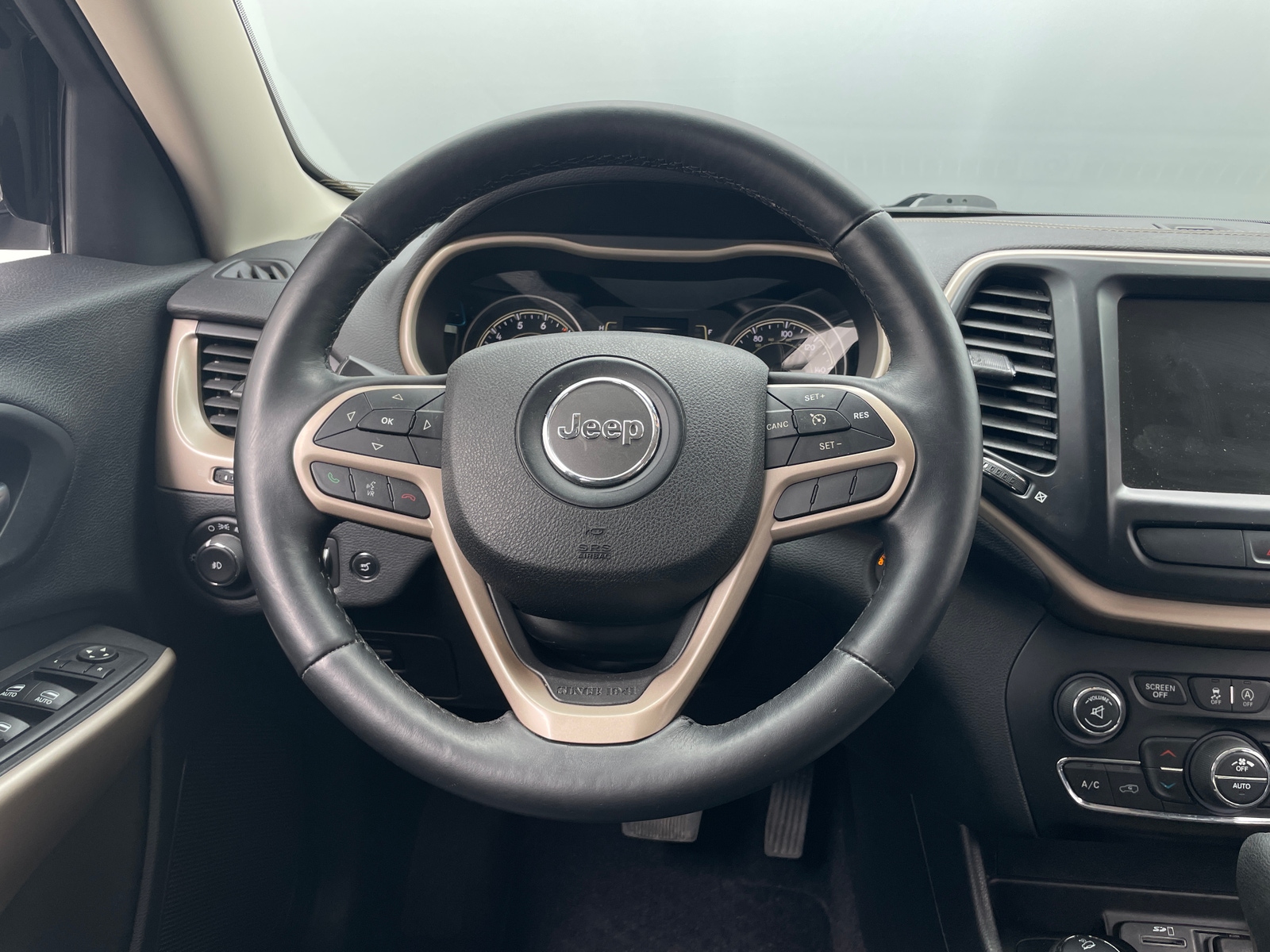 Thumbnail: 2017 Jeep Cherokee - 4