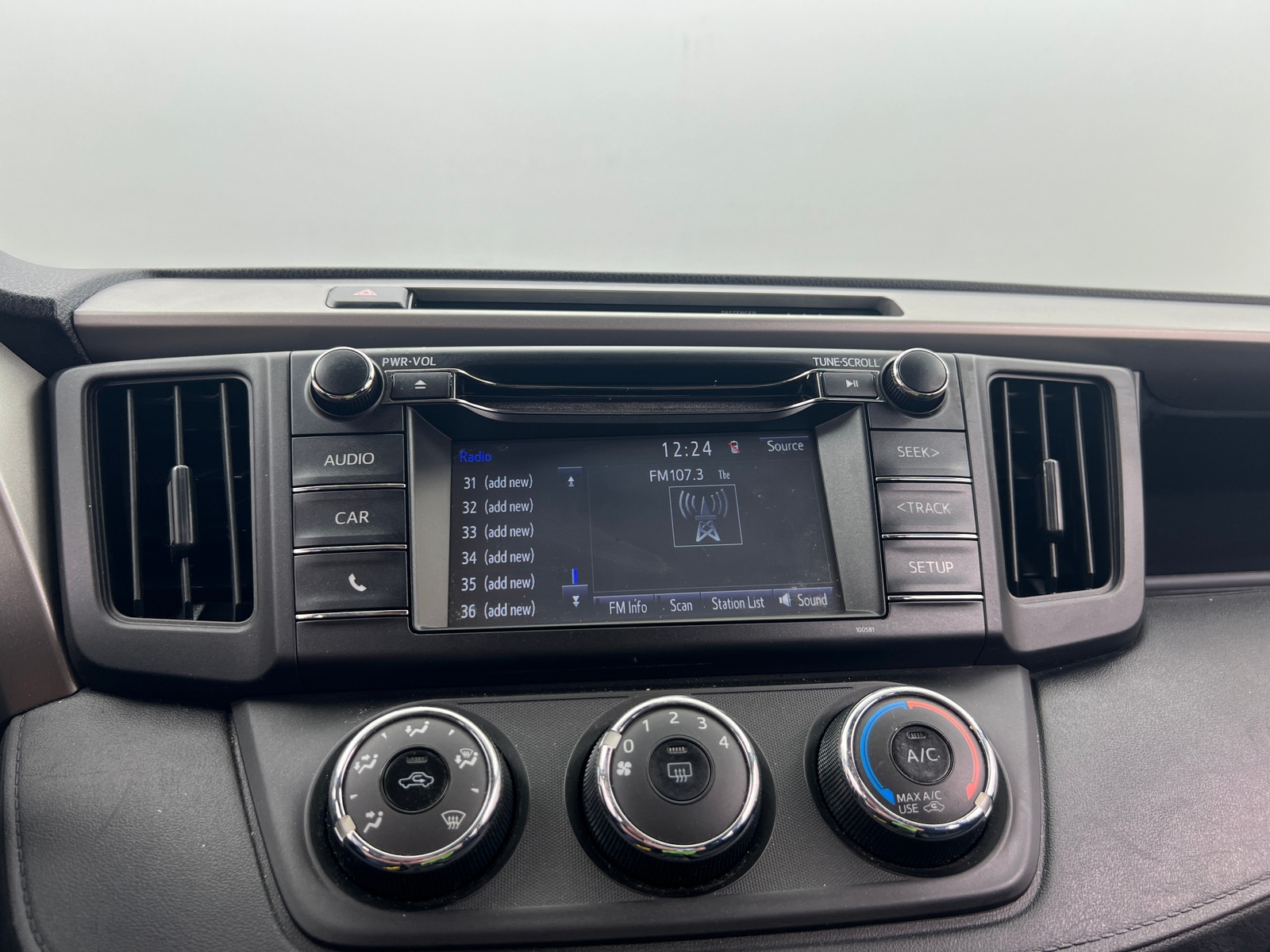 Thumbnail: 2017 Toyota RAV4 - 4