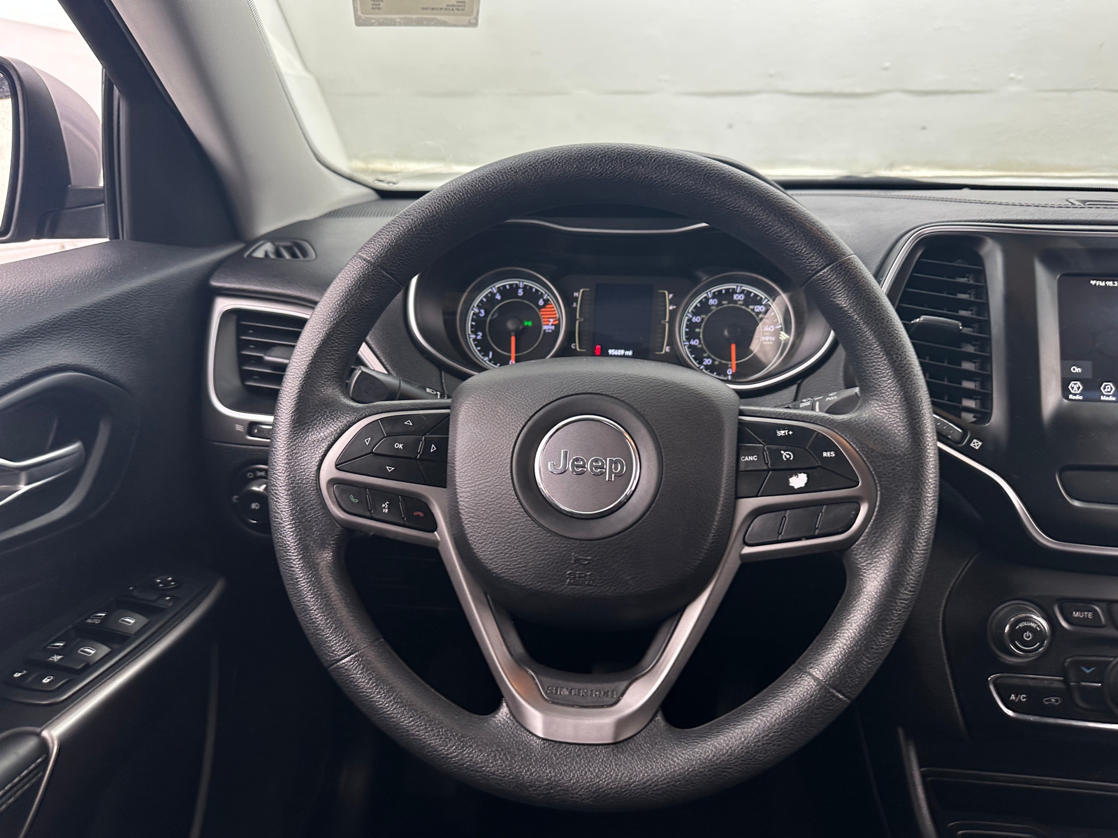 Thumbnail: 2019 Jeep Cherokee - 5