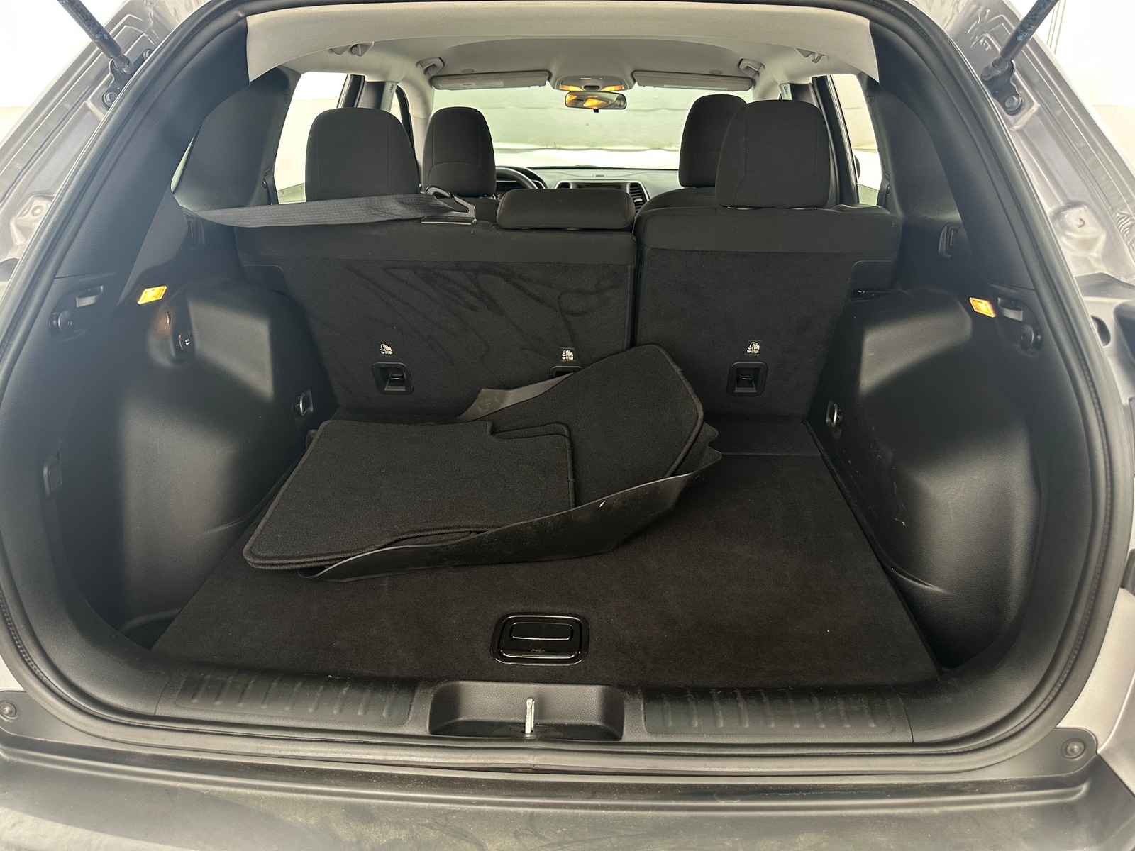 Thumbnail: 2019 Jeep Cherokee - 7