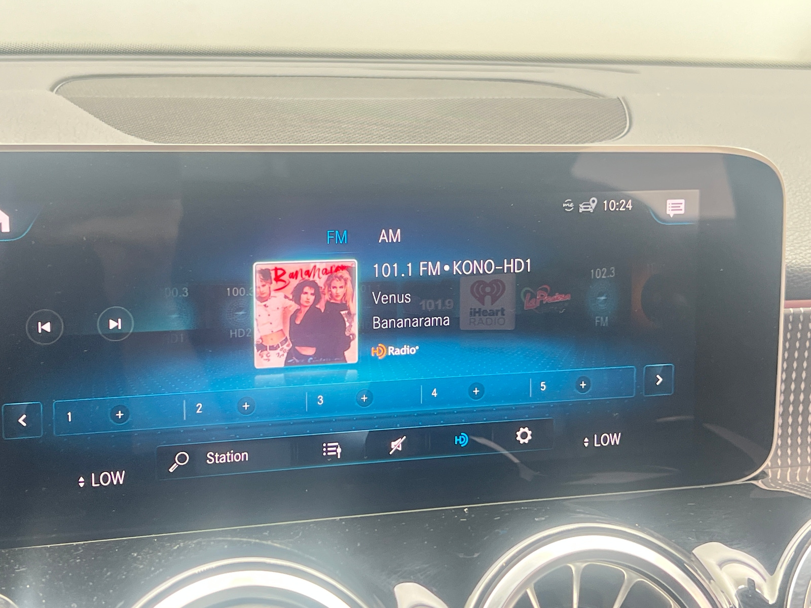 Thumbnail: 2020 Mercedes-Benz GLB - 3