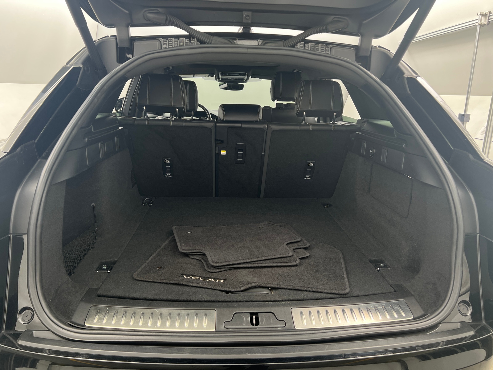 Thumbnail: 2021 Land Rover Range Rover Velar - 6