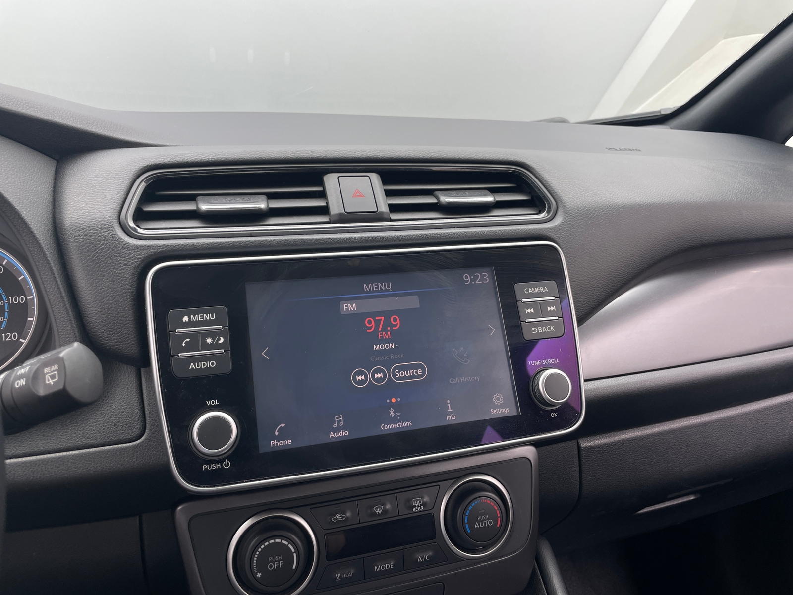 Thumbnail: 2020 Nissan Leaf - 4