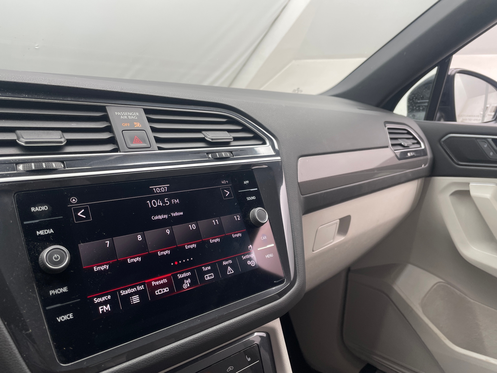 Thumbnail: 2024 Volkswagen Tiguan - 3