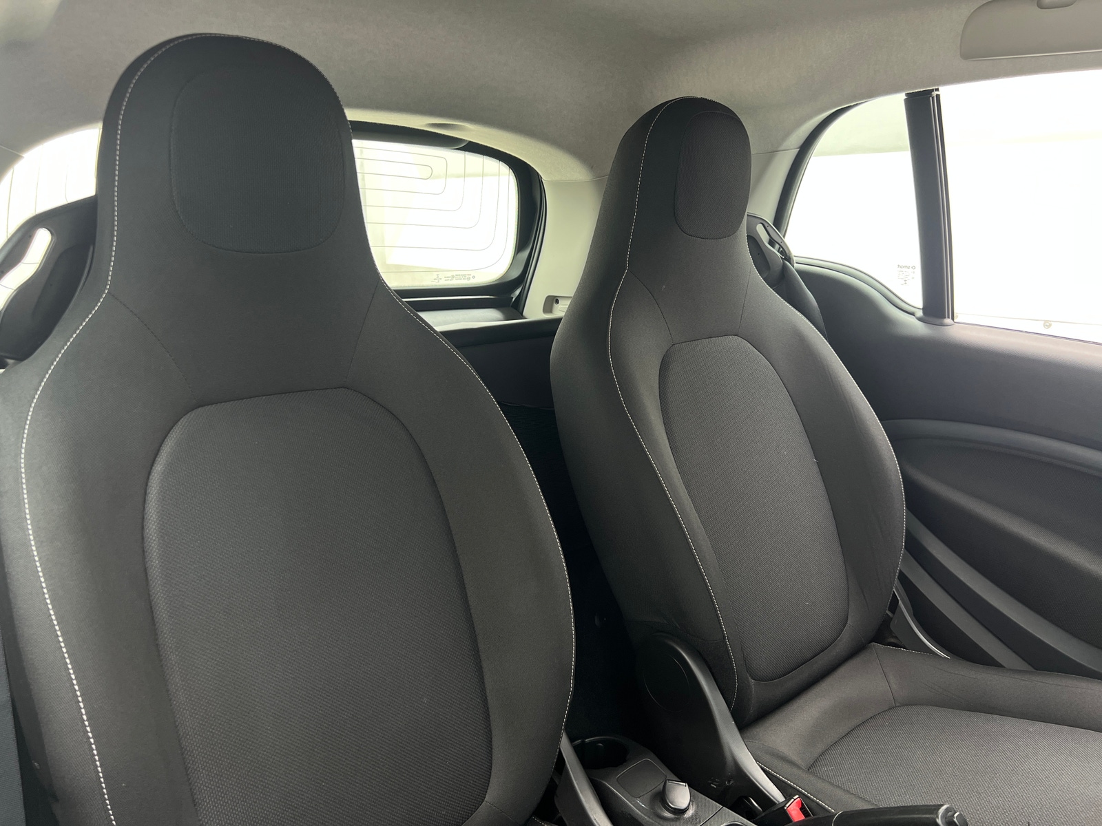 Thumbnail: 2018 smart fortwo - 2