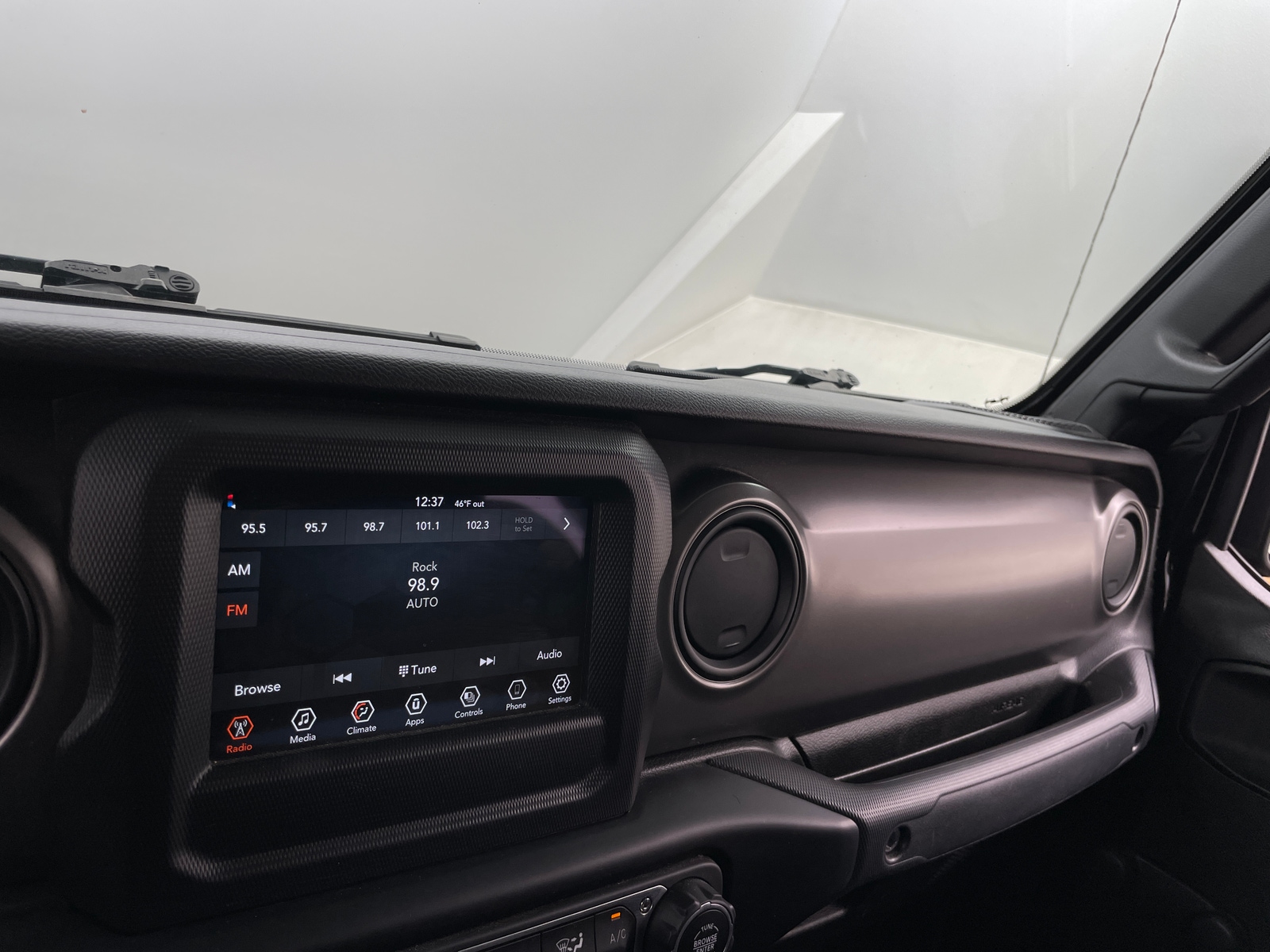 Thumbnail: 2022 Jeep Gladiator - 4