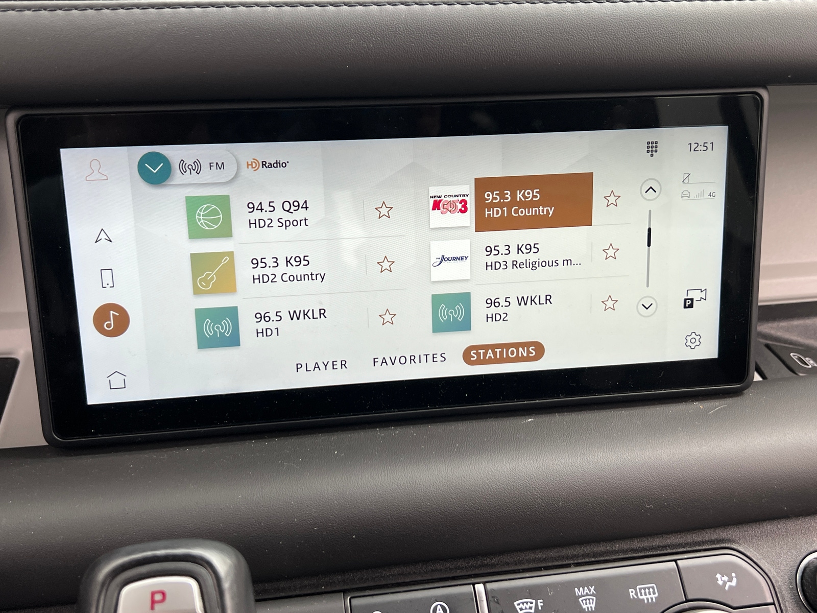 Thumbnail: 2022 Land Rover Defender - 3