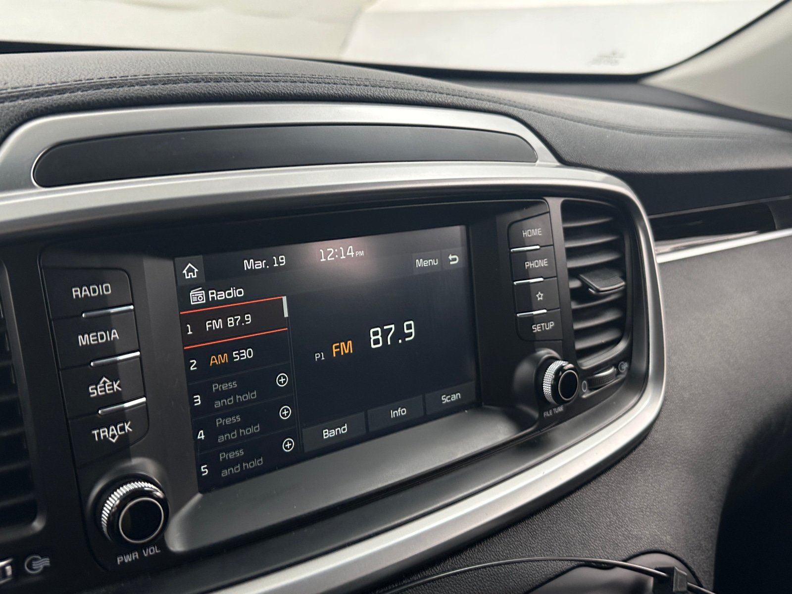 Thumbnail: 2020 Kia Sorento - 4