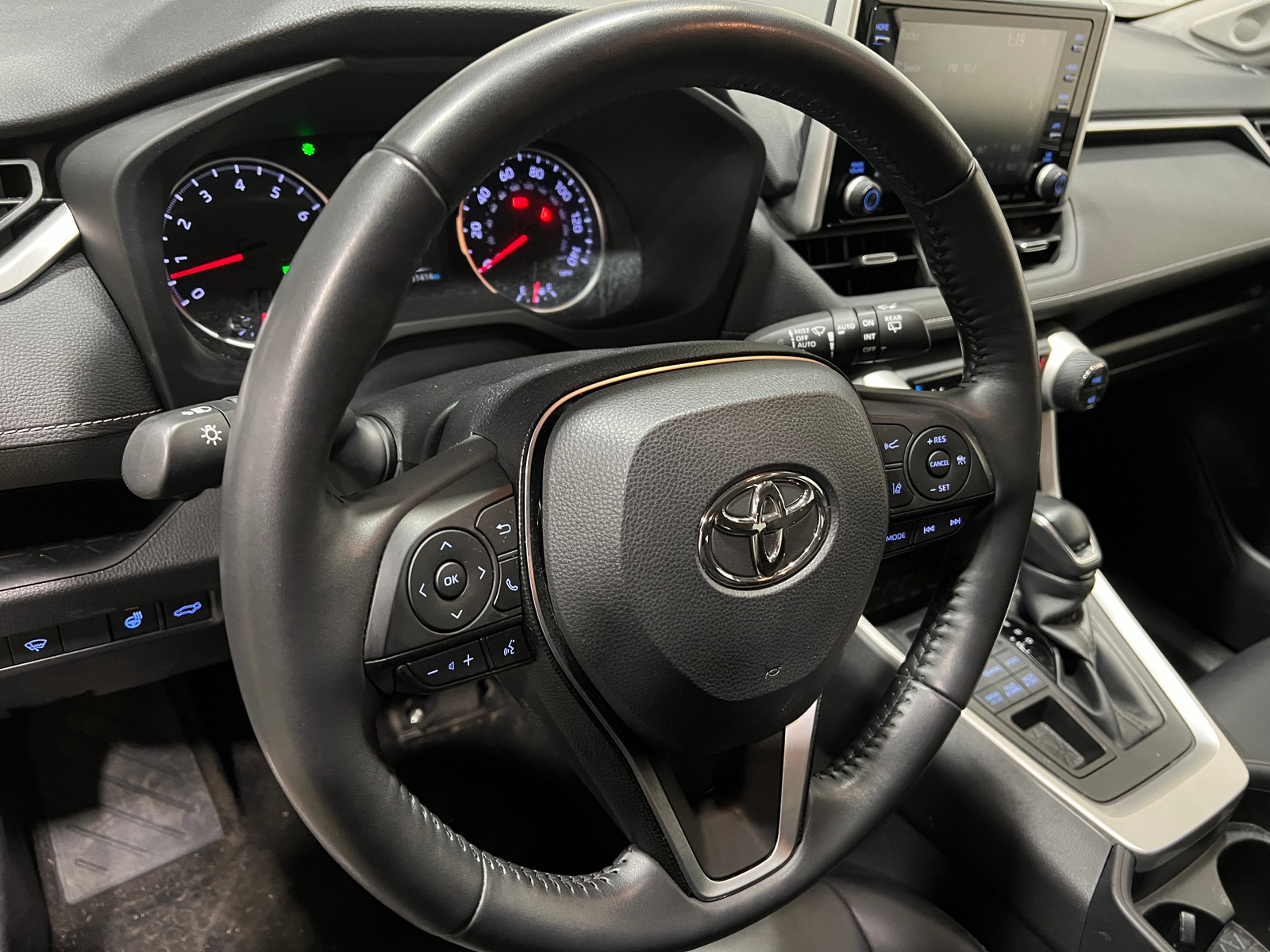 Thumbnail: 2019 Toyota RAV4 - 4