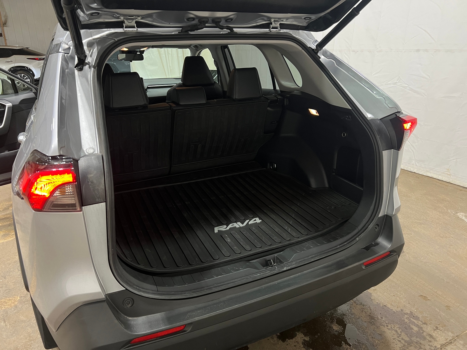 Thumbnail: 2019 Toyota RAV4 - 6