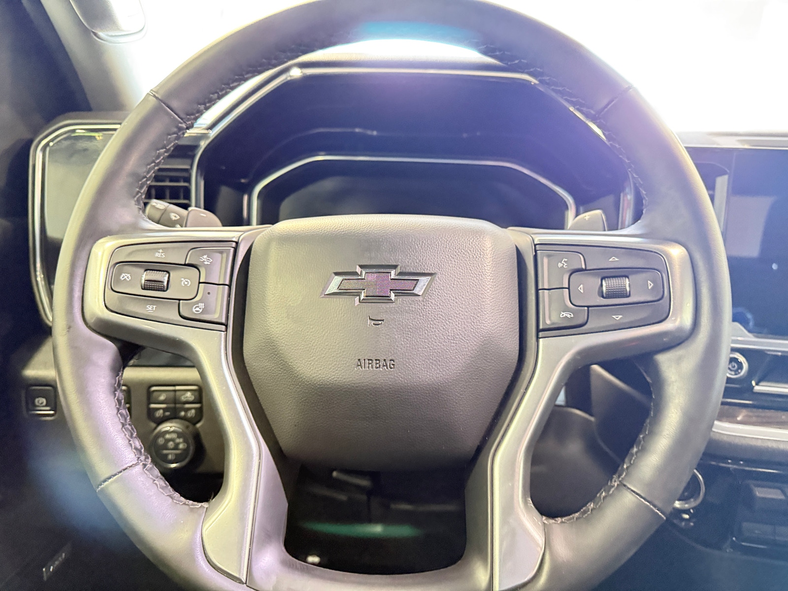 Thumbnail: 2025 Chevrolet Silverado 1500 - 5