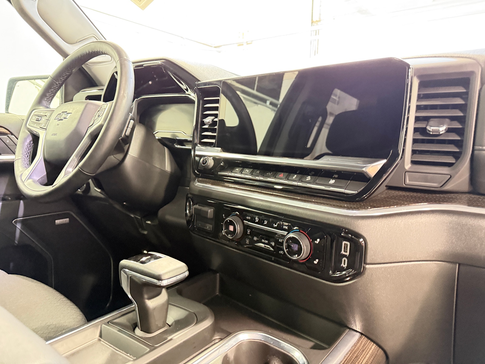 Thumbnail: 2025 Chevrolet Silverado 1500 - 4