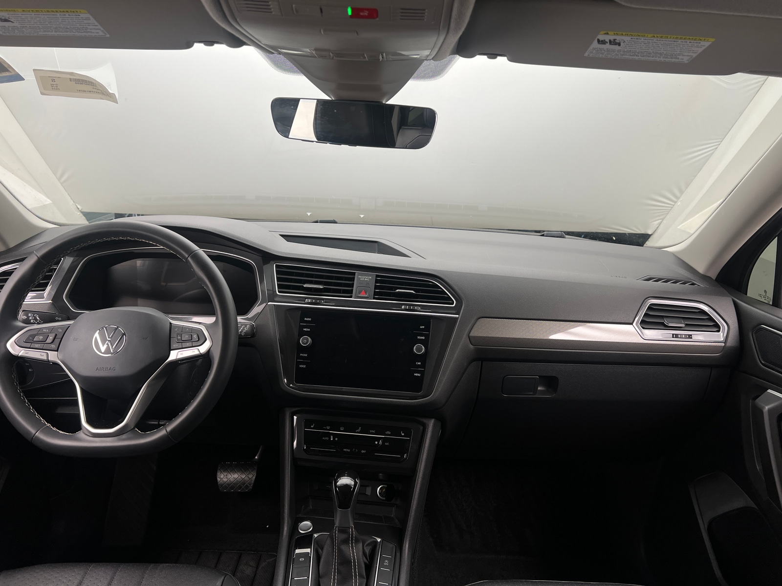 Thumbnail: 2023 Volkswagen Tiguan - 3