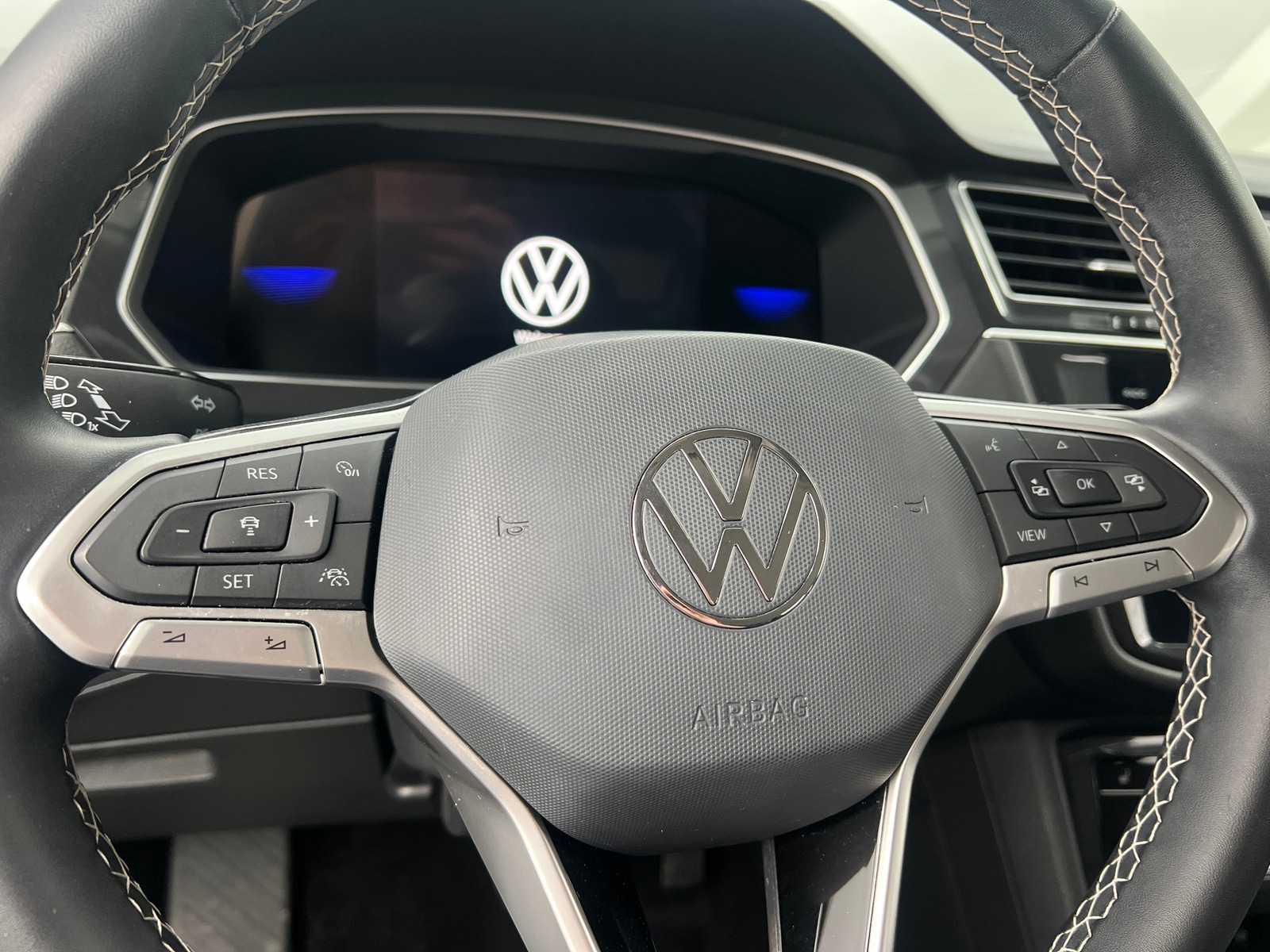 Thumbnail: 2023 Volkswagen Tiguan - 5