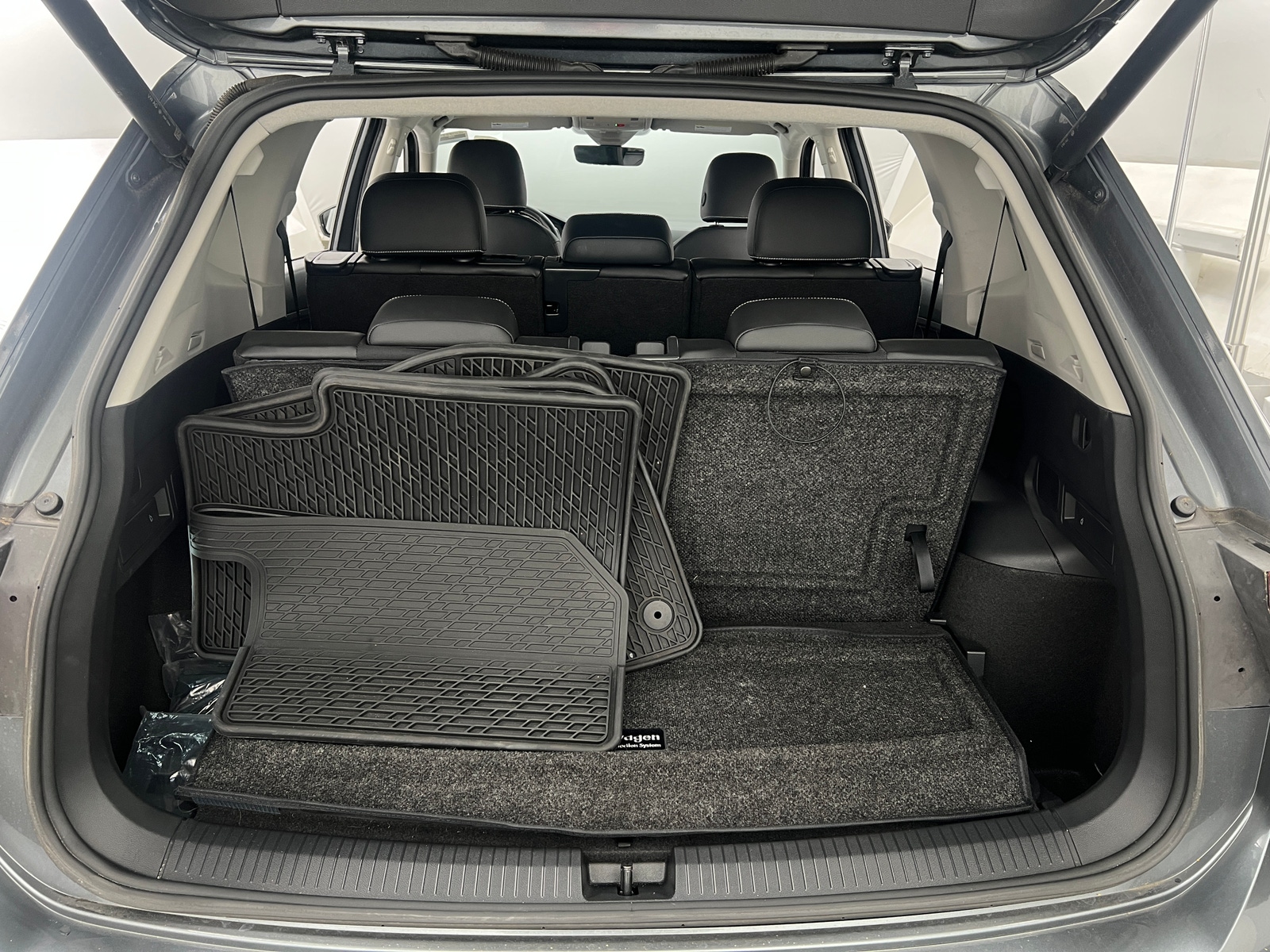 Thumbnail: 2023 Volkswagen Tiguan - 7