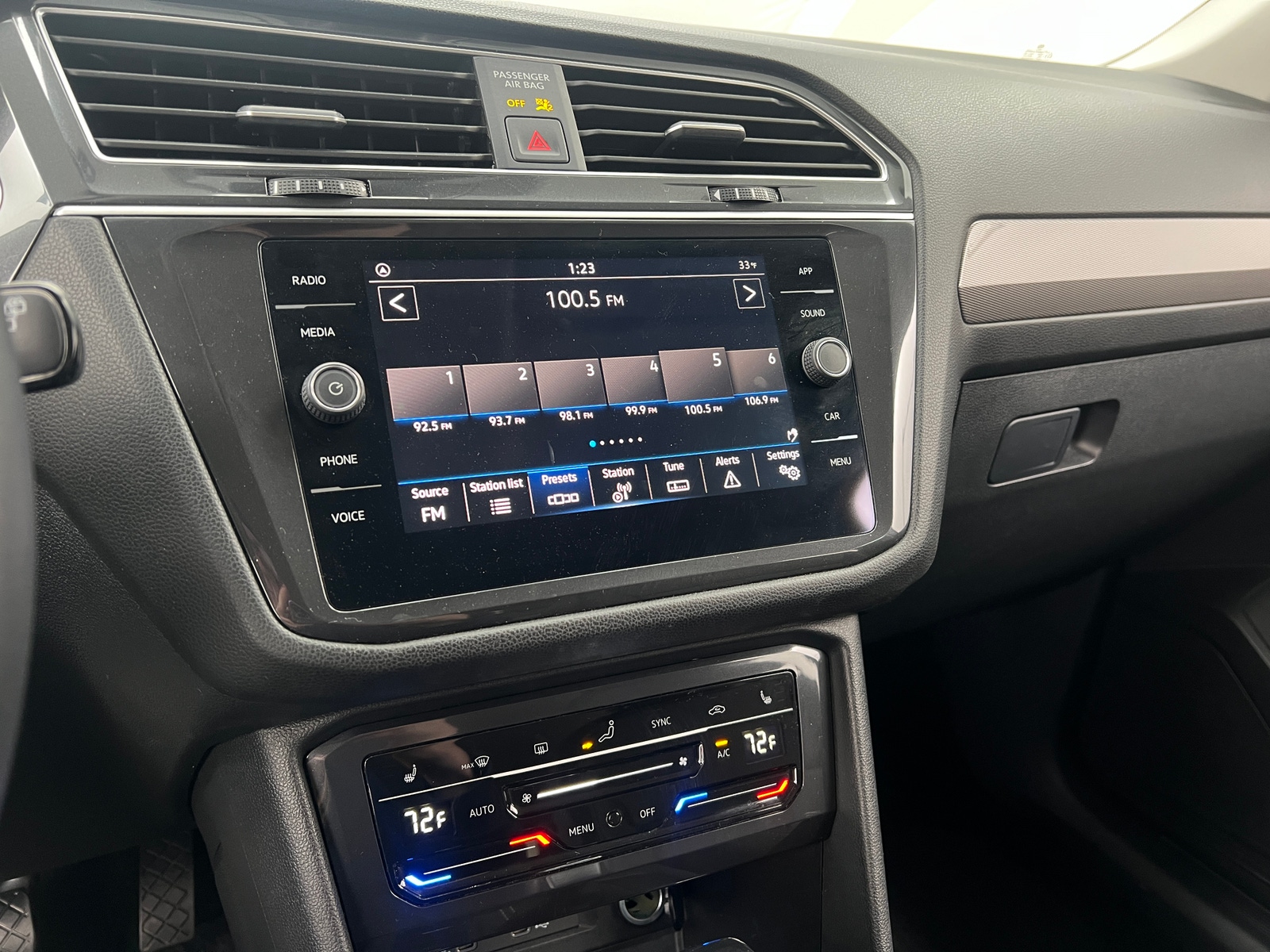 Thumbnail: 2023 Volkswagen Tiguan - 4