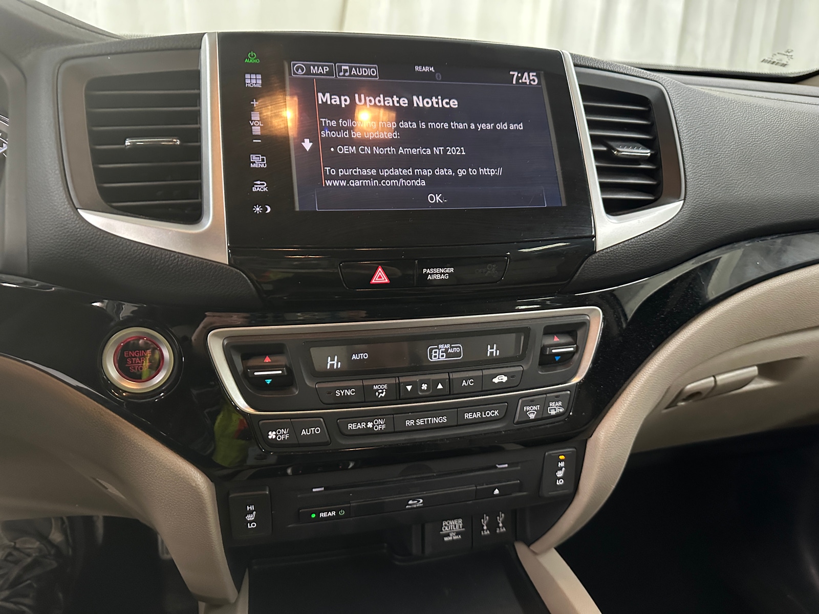 Thumbnail: 2016 Honda Pilot - 3