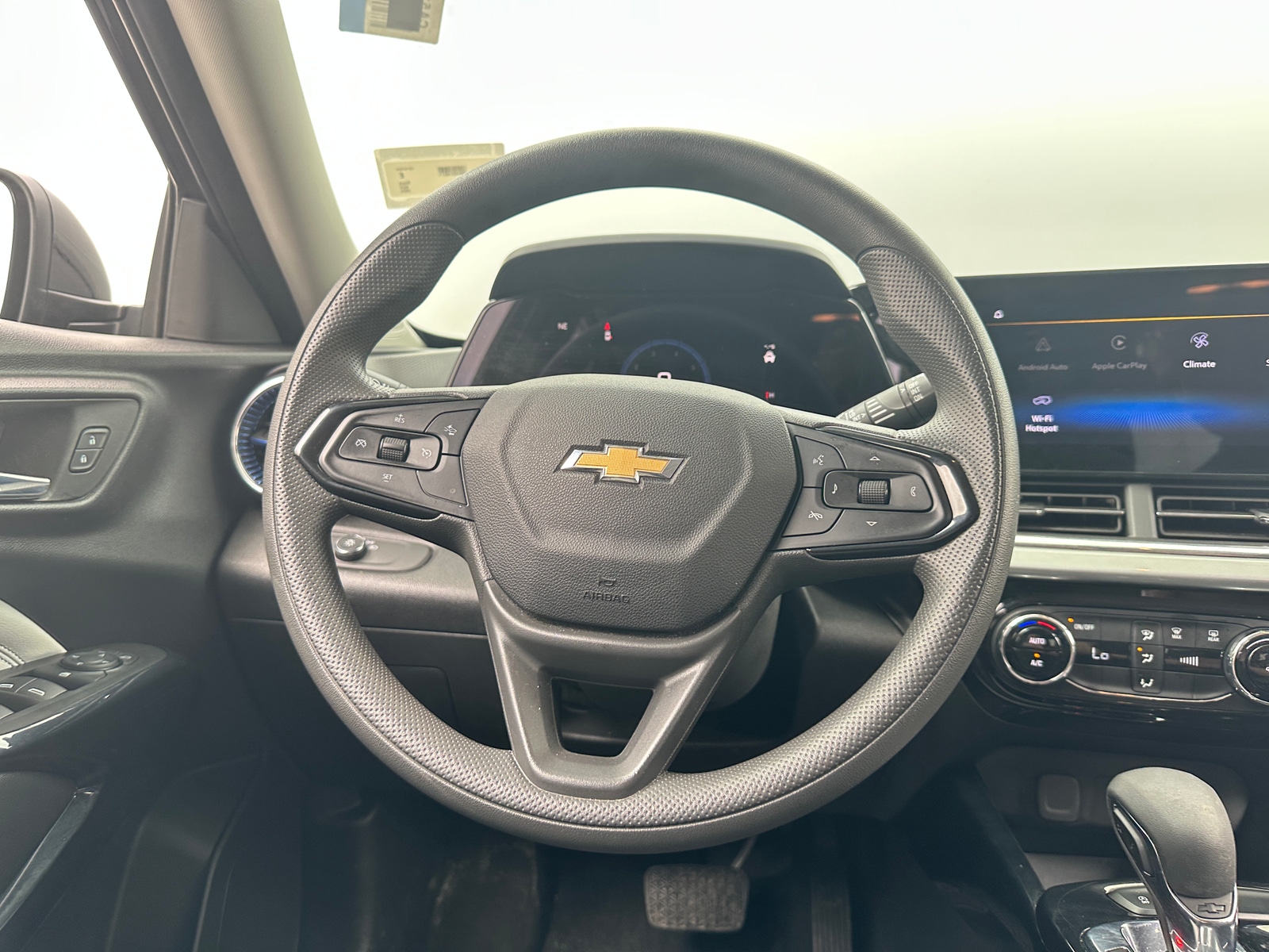 Thumbnail: 2025 Chevrolet Trax - 5