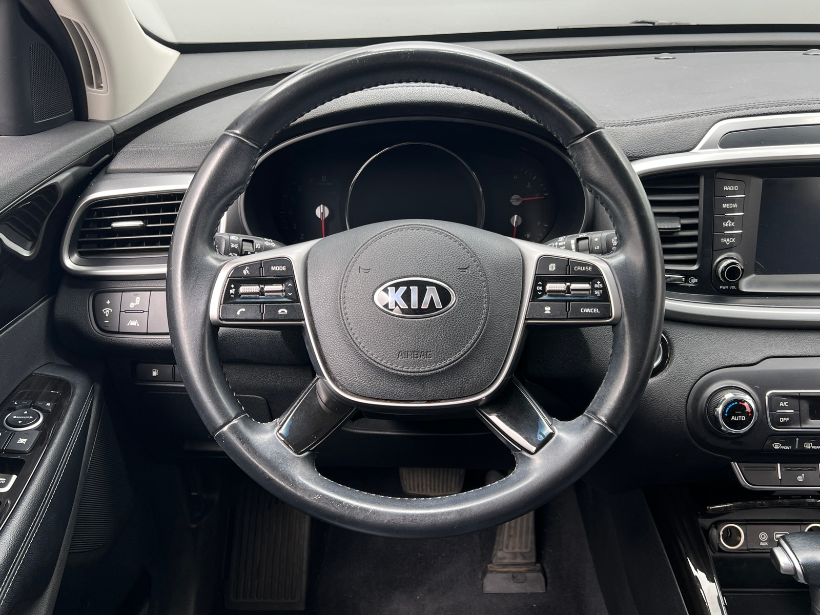 Thumbnail: 2020 Kia Sorento - 4