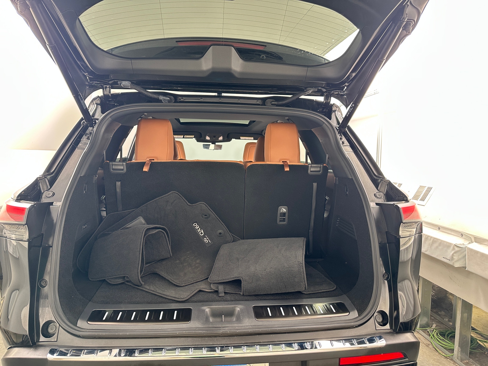 Thumbnail: 2025 INFINITI QX60 - 6