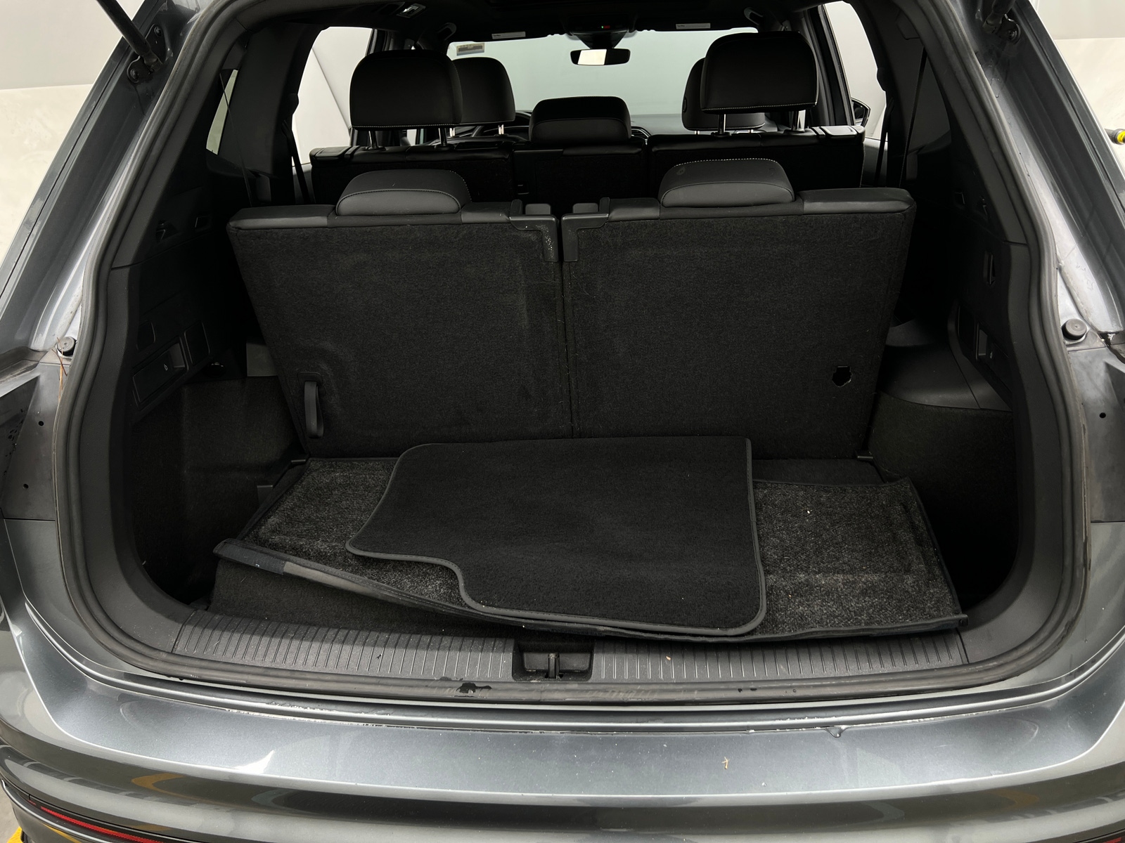 Thumbnail: 2023 Volkswagen Tiguan - 7