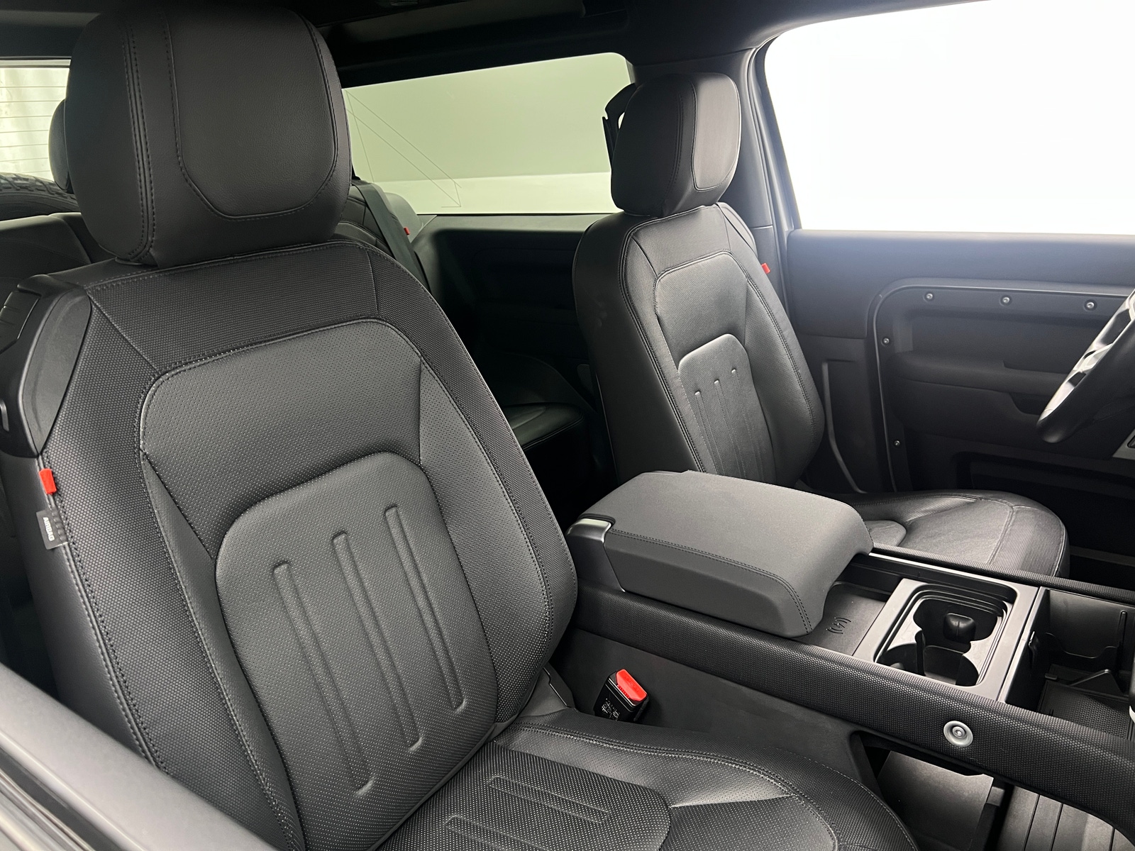 Thumbnail: 2022 Land Rover Defender - 2