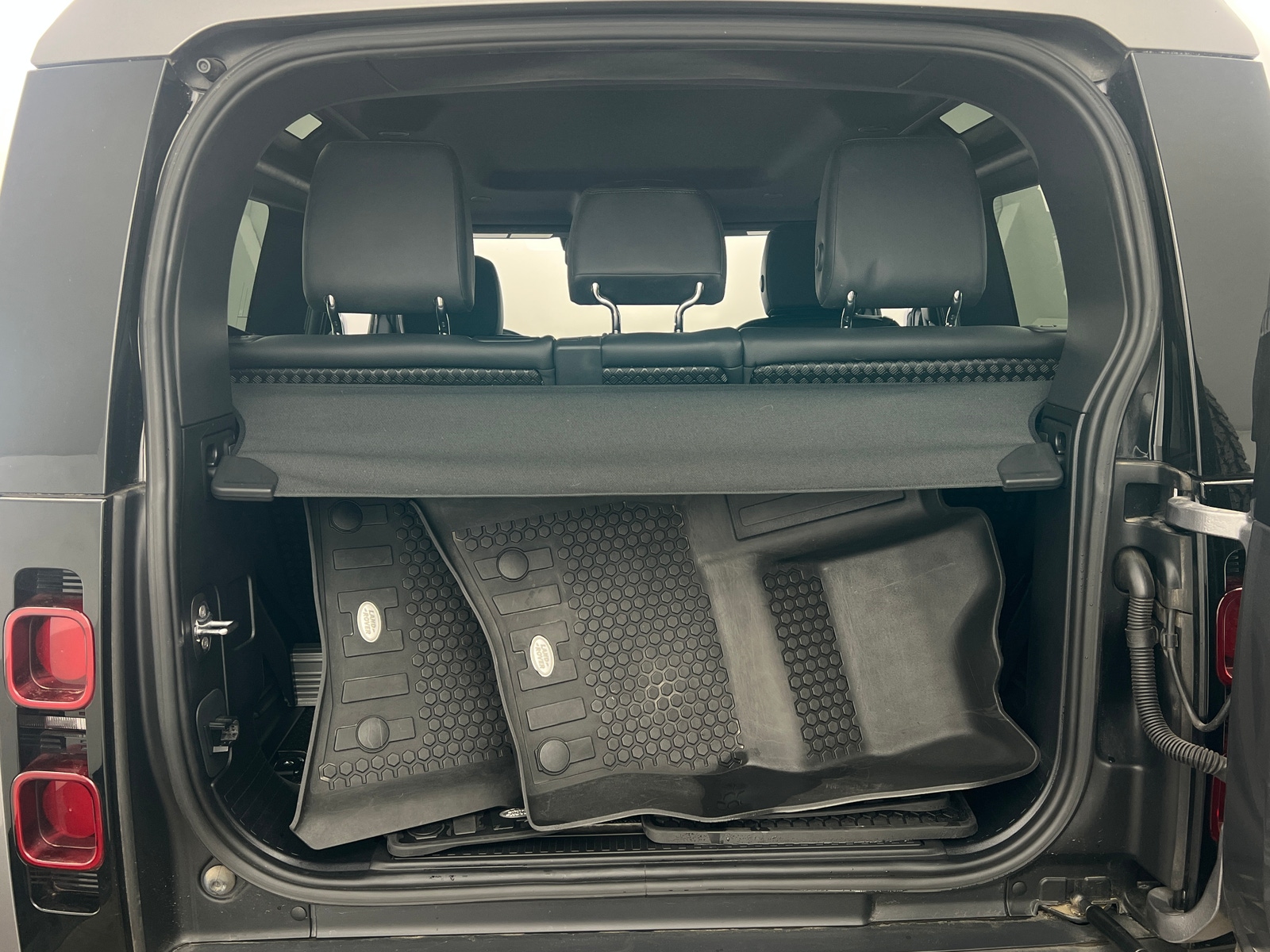 Thumbnail: 2022 Land Rover Defender - 7