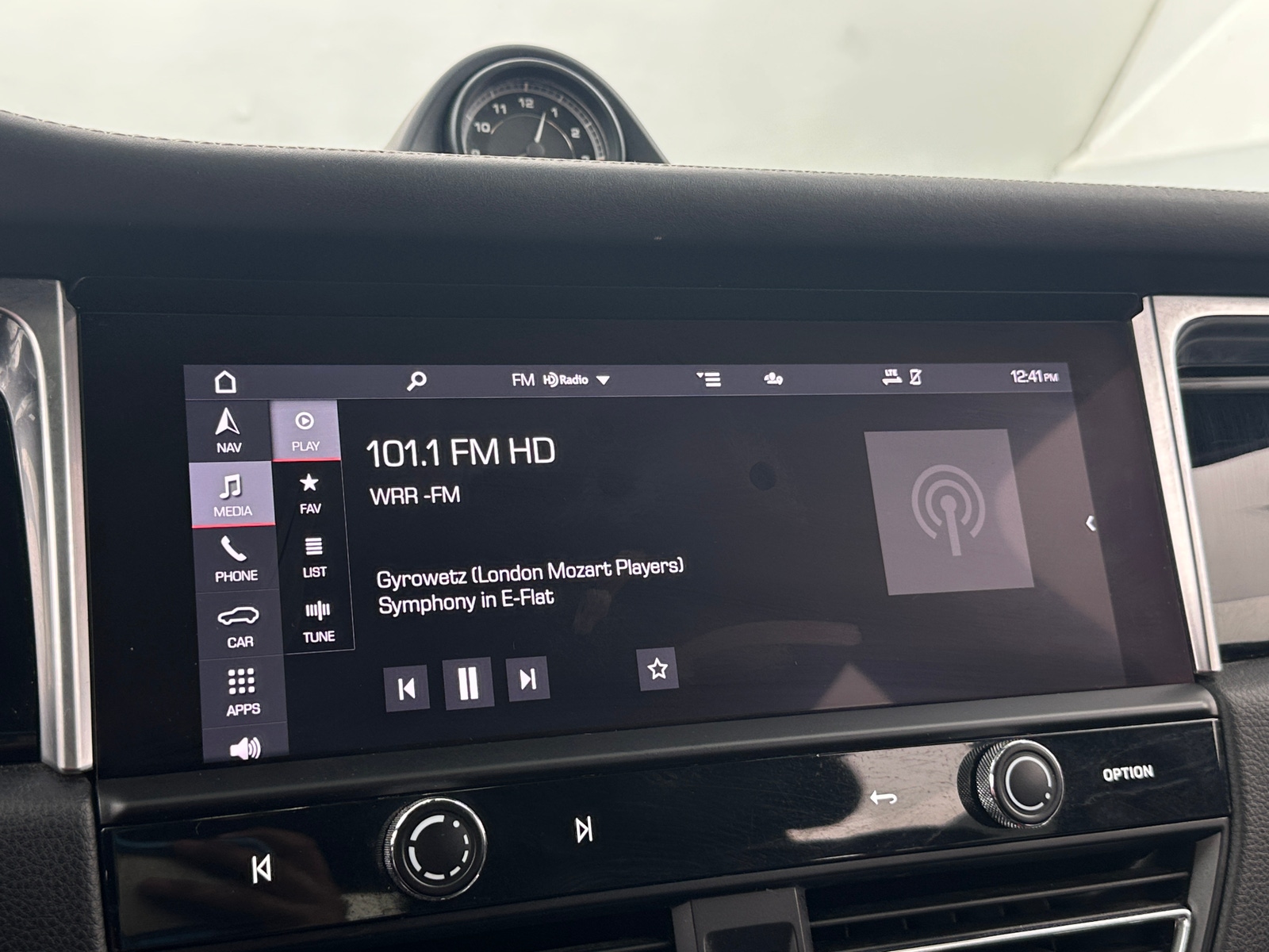 Thumbnail: 2022 Porsche Macan - 3