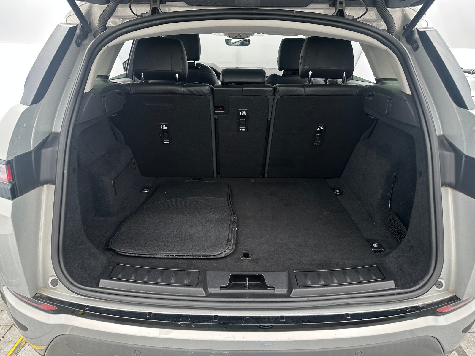 Thumbnail: 2020 Land Rover Range Rover Evoque - 6