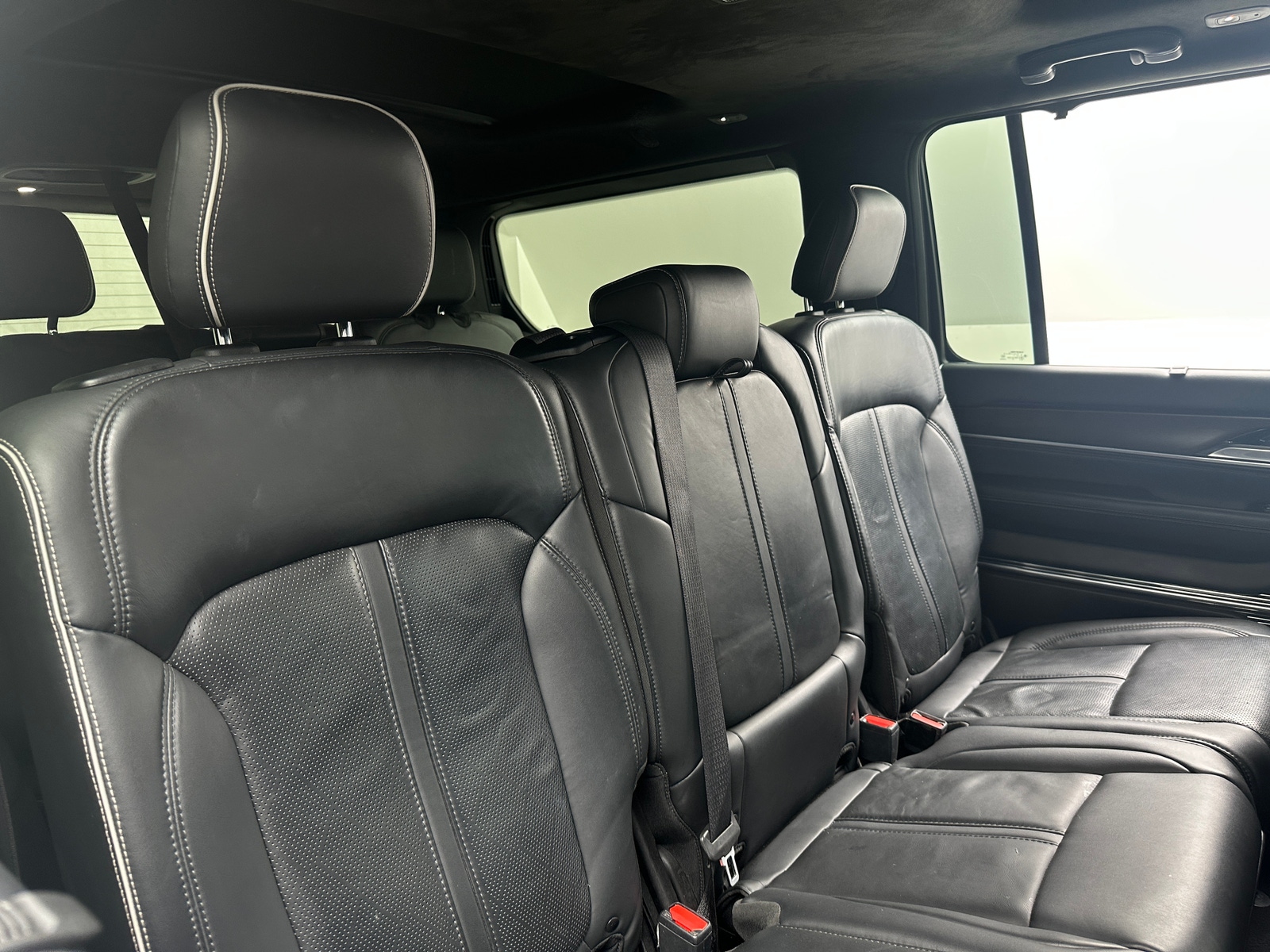 Thumbnail: 2022 Jeep Grand Wagoneer - 5