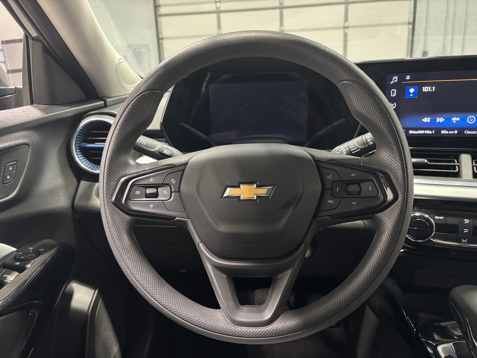 Thumbnail: 2025 Chevrolet Trax - 5