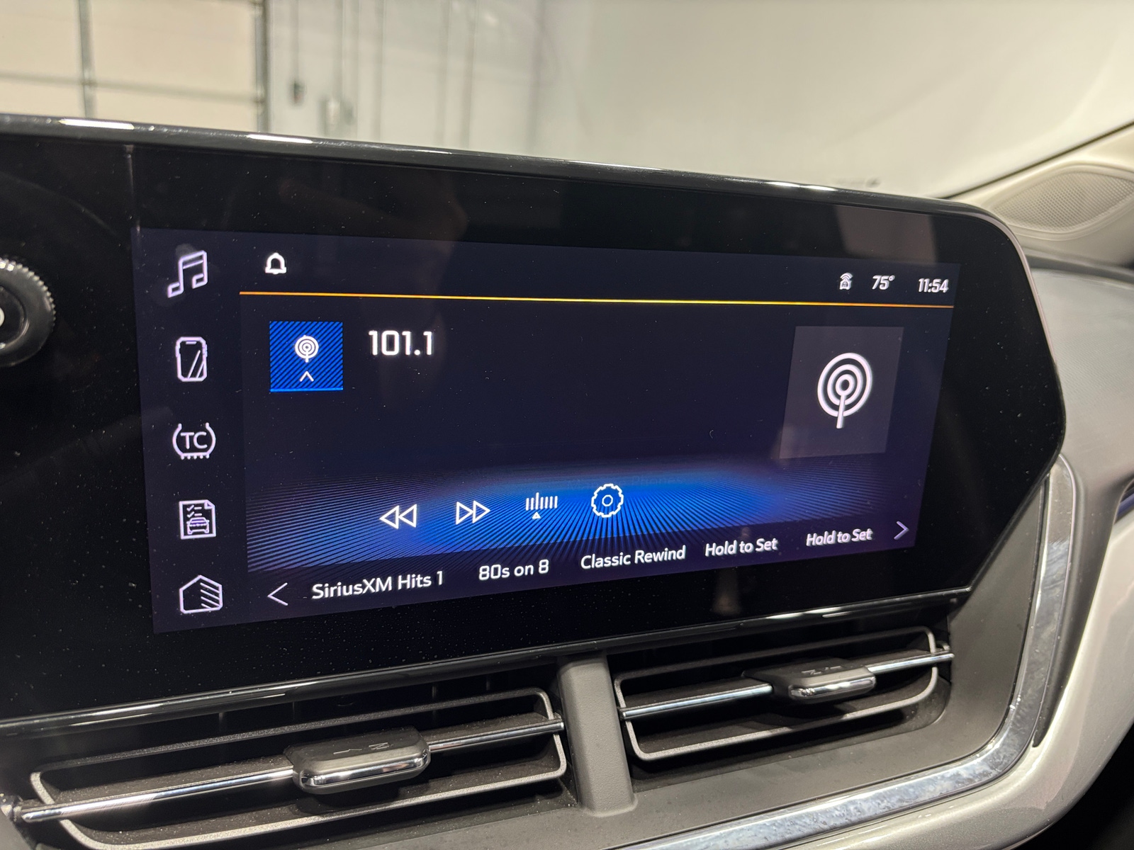 Thumbnail: 2025 Chevrolet Trax - 4