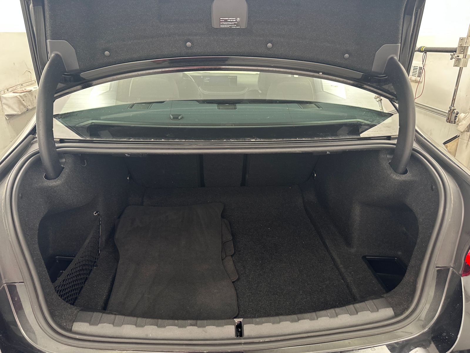 Thumbnail: 2024 BMW 3 Series - 6