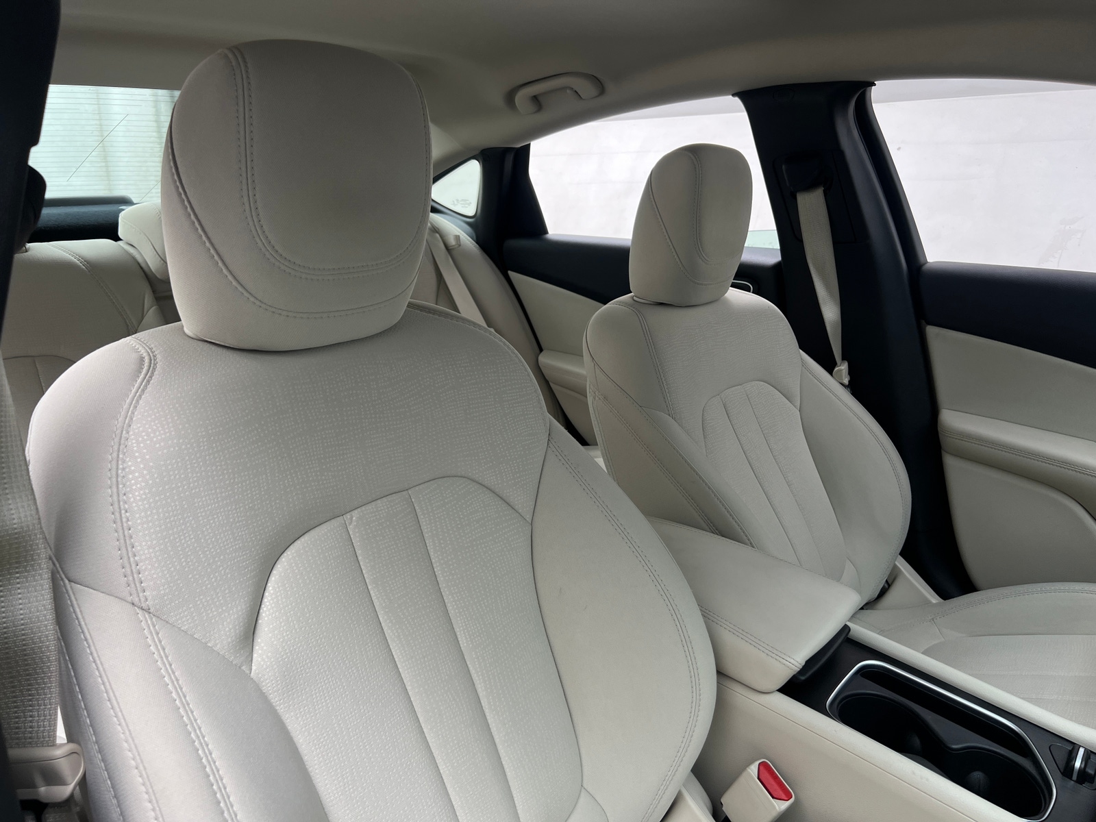 Thumbnail: 2016 Chrysler 200 - 2