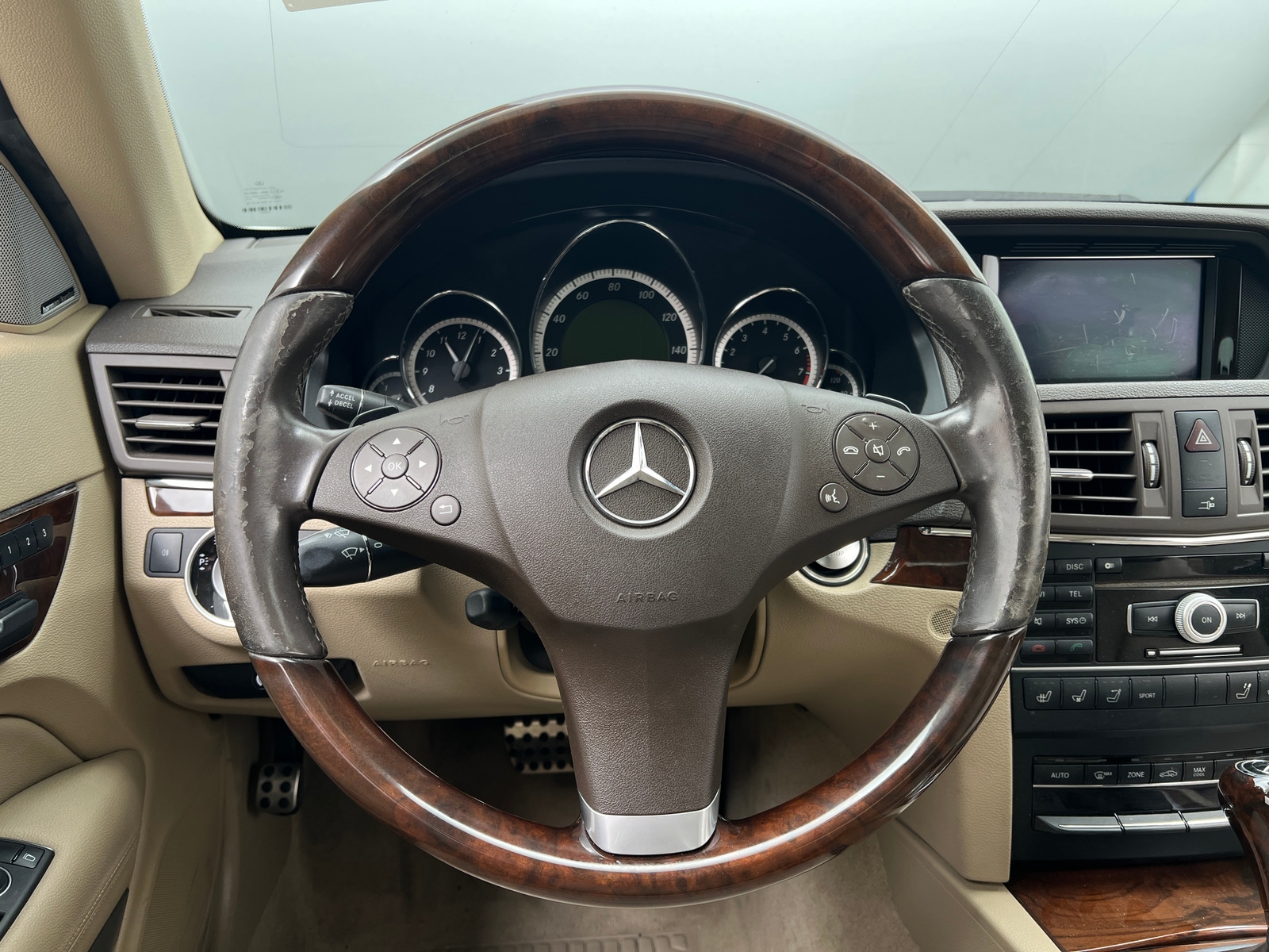 Thumbnail: 2011 Mercedes-Benz E-Class - 3