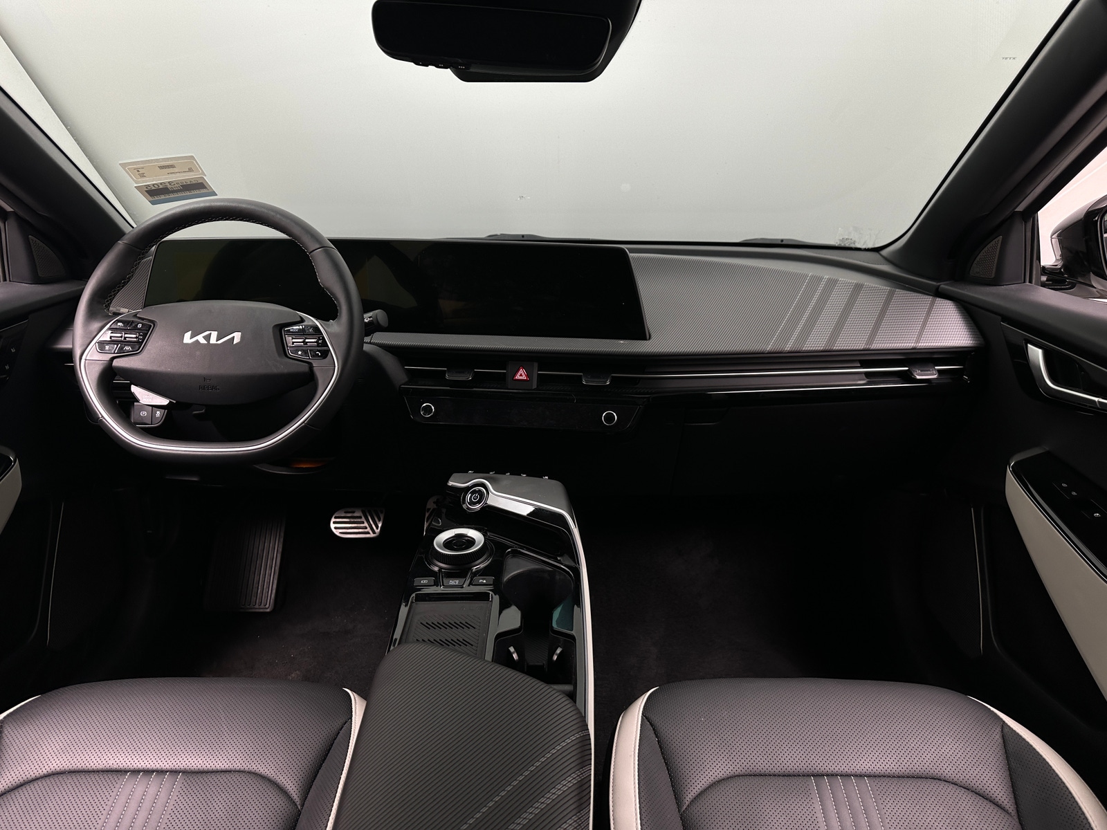 Thumbnail: 2023 Kia EV6 - 2