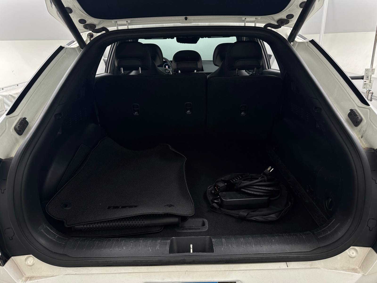 Thumbnail: 2023 Kia EV6 - 6